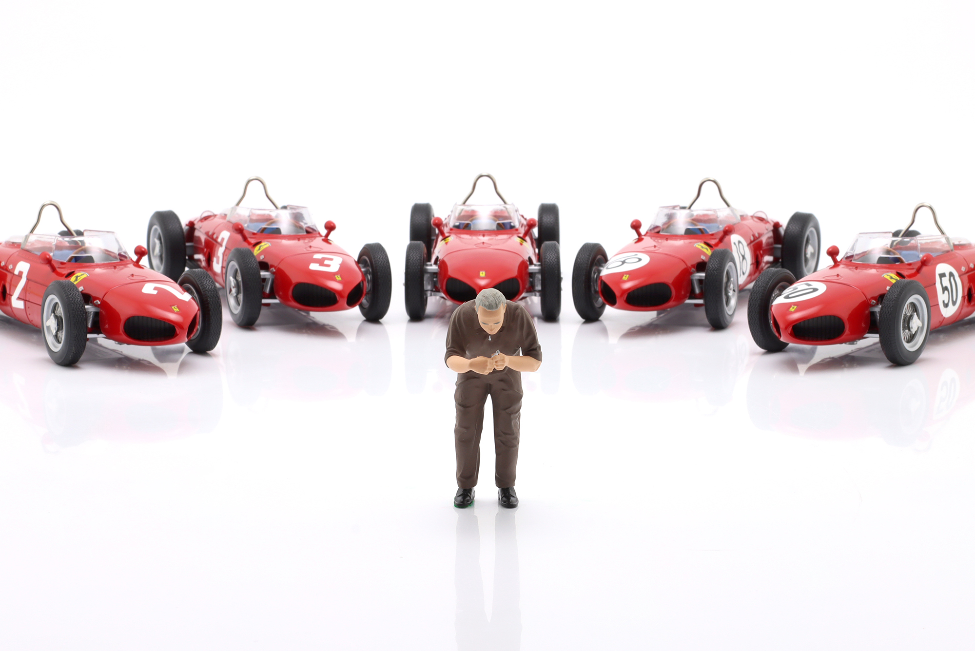 MECHANIC WITH BROWN OVERALL AND SPARK PLUG - FIGURE FIGURENMANUFAKTUR / МЕЧАНИК КОРИЧНЕВЫЙ ОВЕРАЛЛ СПАРК ПЛУГ ФИГУРКА ФИГУРЕНМАНУФАКТУР