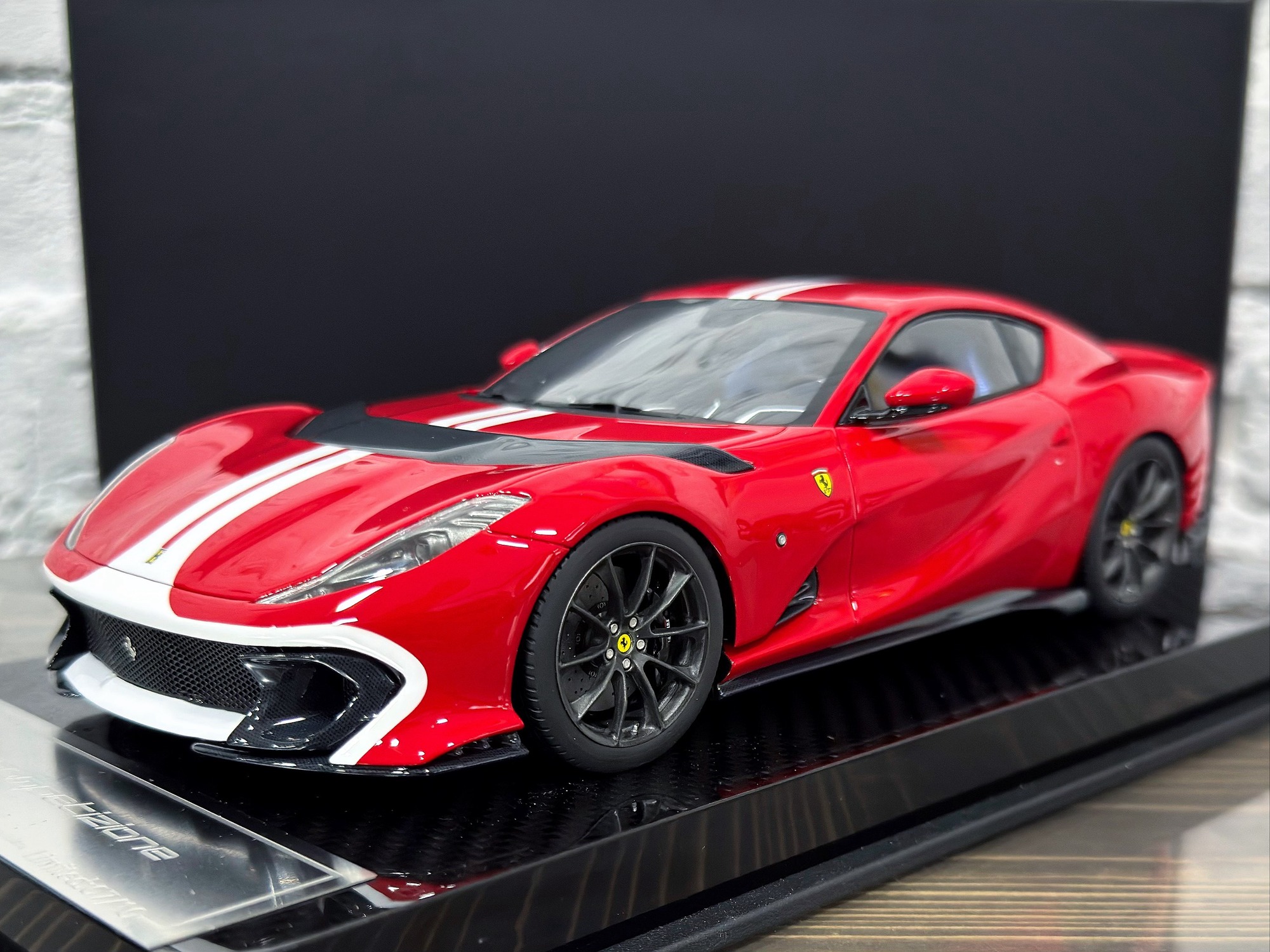 FERRARI 812 COMPETIZIONE RED/WHITE STRIPE / ФЕРРАРИ 812 КОМПЕТИЦИОНЕ КРАСНЫЙ-БЕЛЫЙ ПОЛОСА