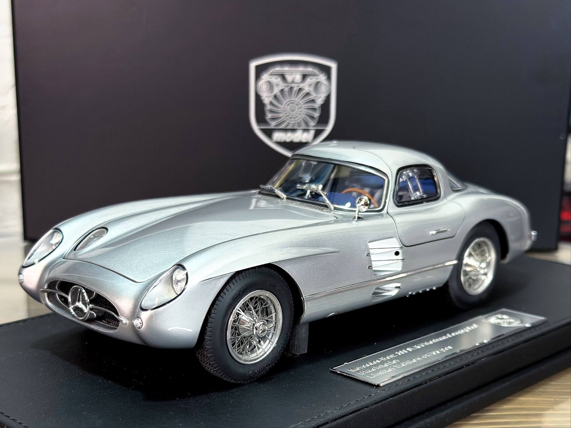 MERCEDES-BENZ 300 SLR UHLENHAUT COUPÉ (1955) SILVER/BLUE INTERIOR / МЕРСЕДЕС-БЕНЦ 300 SLR UHLENHAUT COUP СЕРЕБРИСТЫЙ/СИНИЙ ИНТЕРЬЕР