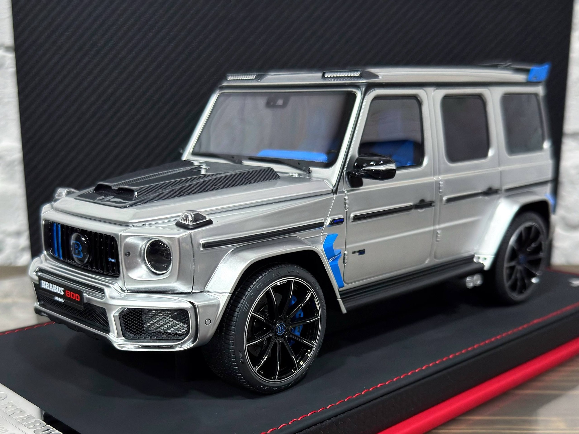 MERCEDES BENZ BRABUS G800 TUNGSTEN STEEL SILVER/BLUE INTIRIOR / МЕРСЕДЕС-БЕНЦ БРАБУС G800 СЕРЕБРИСТАЯ ВОЛЬФРАМОВАЯ СТАЛЬ/СИНИЙ INTIRIOR