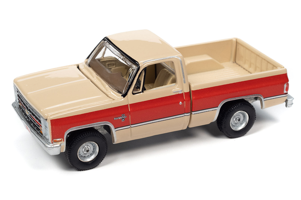 CHEVROLET SILVERADO R10 FLEETSIDE 1987 БЕЖЕВЫЙ С КРАСНЫМ (ДЛИНА МОДЕЛИ 6-10 СМ)