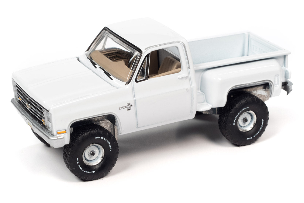 CHEVROLET SILVERADO STEP SIDE 4X4 1986 БЕЛЫЙ (ДЛИНА МОДЕЛИ 6-10 СМ)