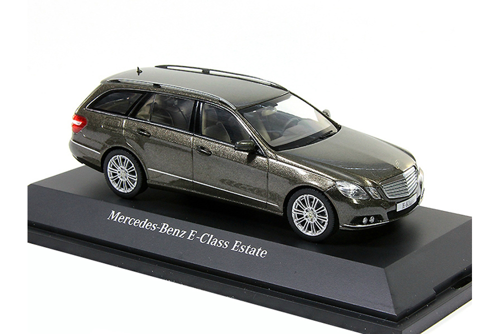 Коллекционная модель мерседес. Модель Мерседеса w212 t model 1/43. W212 1-43. 1:43 Mercedes - Benz Smart Forfour Schuco. Mercedes 212 1:1 Scale models.