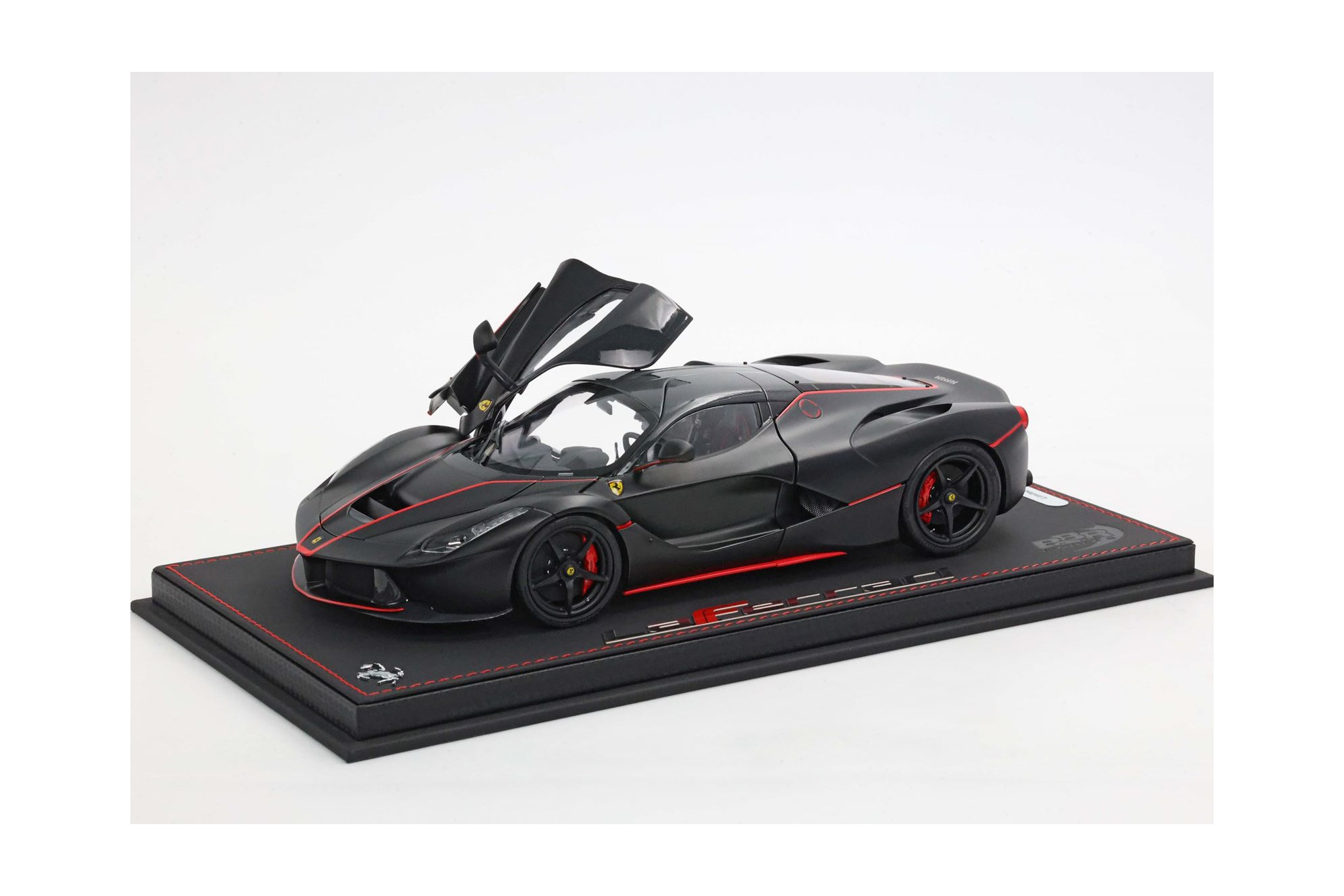 FERRARI LAFERRARI MATT BLACK WITH RED STRIPES FERNANDO ALONSO ECO LEATHER BASE - DISPLAY CASE INCLUDED / ФЕРРАРИ ЛАФЕРРАРИ МАТТ ПОЛОСЫ ФЕРНАНДО АЛОНСО ЕКО ЛЕАТХЕР БАЗА 1:18 КРАСНЫЙ