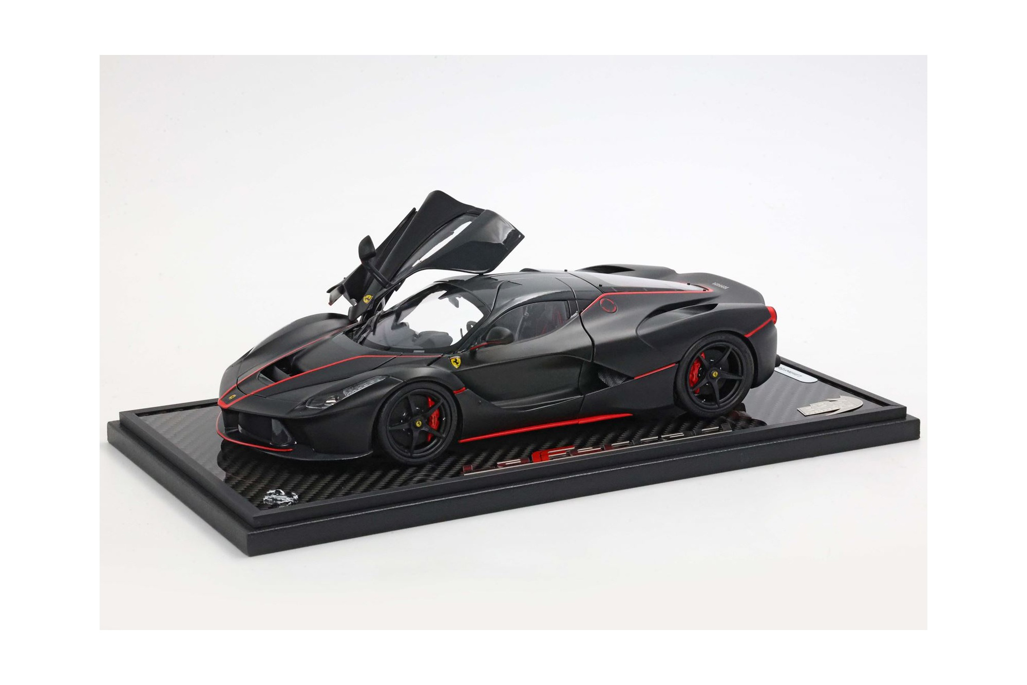 FERRARI LAFERRARI MATT BLACK WITH RED STRIPES FERNANDO ALONSO REAL CARBON BASE - DISPLAY CASE INCLUDED / ФЕРРАРИ ЛАФЕРРАРИ МАТТ ПОЛОСЫ ФЕРНАНДО АЛОНСО РЕАЛ КАРБОН БАЗА 1:18 КРАСНЫЙ