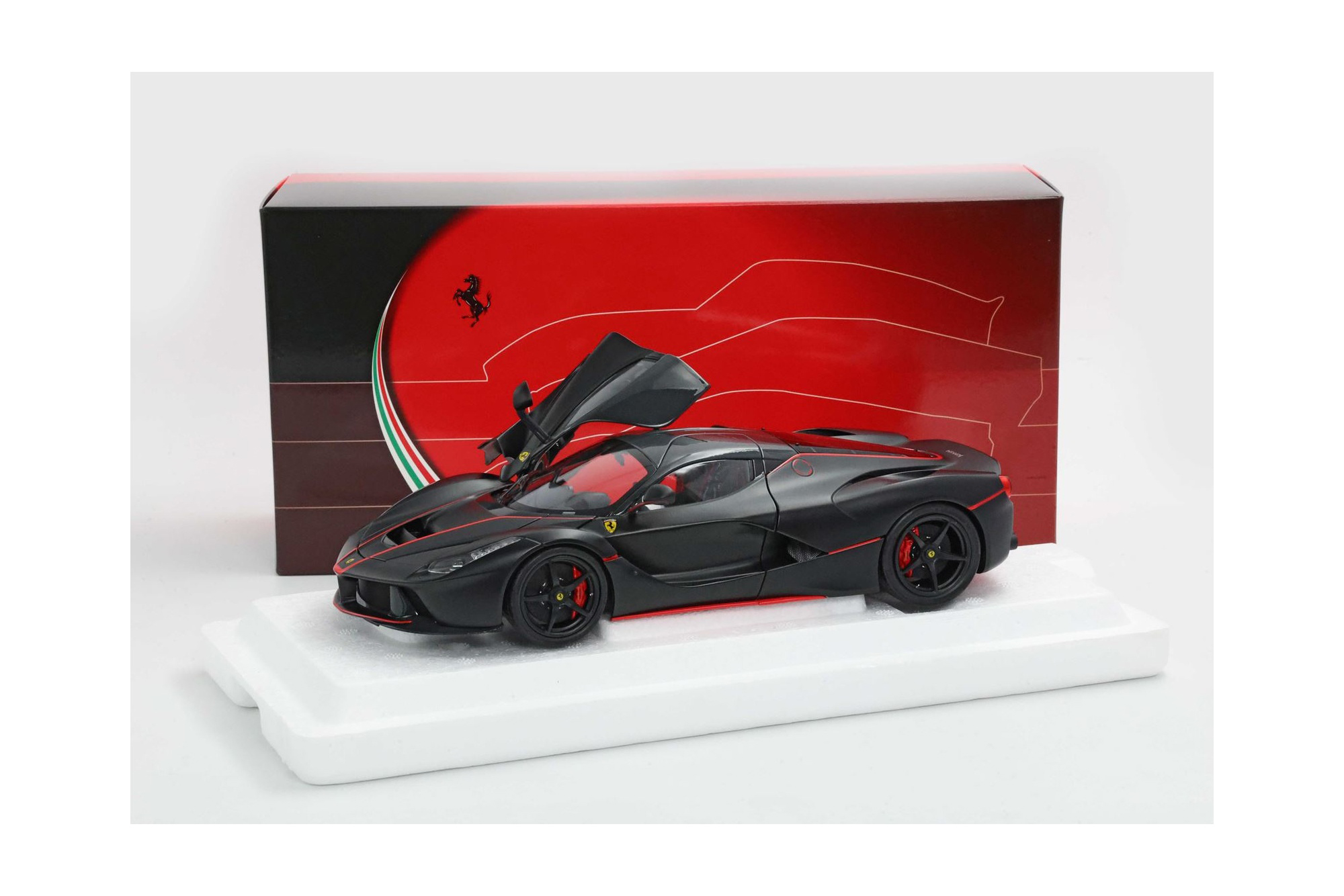 FERRARI LAFERRARI MATT BLACK WITH RED STRIPES FERNANDO ALONSO POLIFOAM PACK / ФЕРРАРИ ЛАФЕРРАРИ МАТТ ПОЛОСЫ ФЕРНАНДО АЛОНСО ПОЛИФОАМ ПАКК 1:18 КРАСНЫЙ