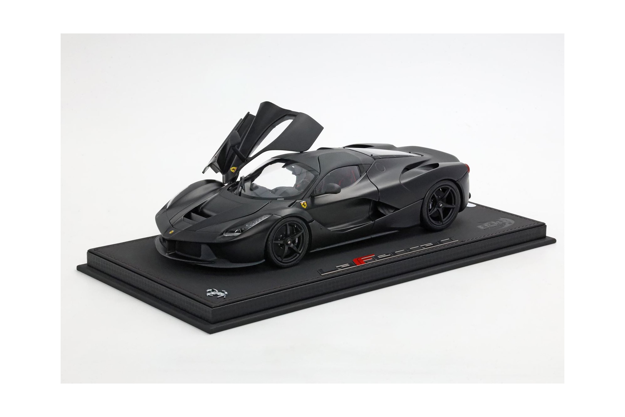 FERRARI LAFERRARI 2012 OPEN DIECAST - SPECIAL PACK MATT BLACK DISPLAY CASE INCLUDED / ФЕРРАРИ ЛАФЕРРАРИ 2012 ОПЕН 1:18 ЧЕРНЫЙ