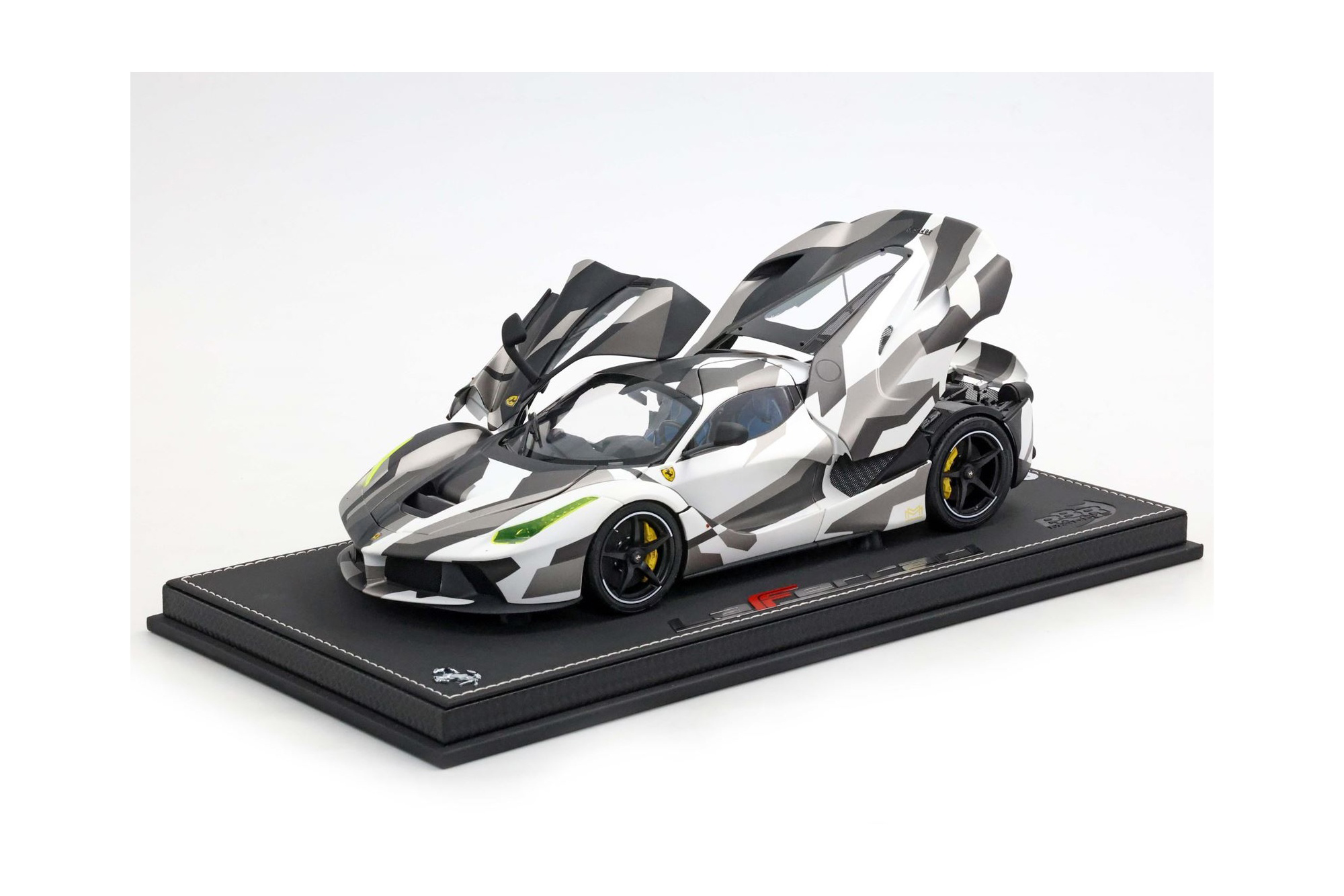 FERRARI LAFERRARI 2012 OPEN DIECAST - SPECIAL PACK CAMOUFLAGE DISPLAY CASE INCLUDED / ФЕРРАРИ ЛАФЕРРАРИ 2012 ОПЕН 1:18