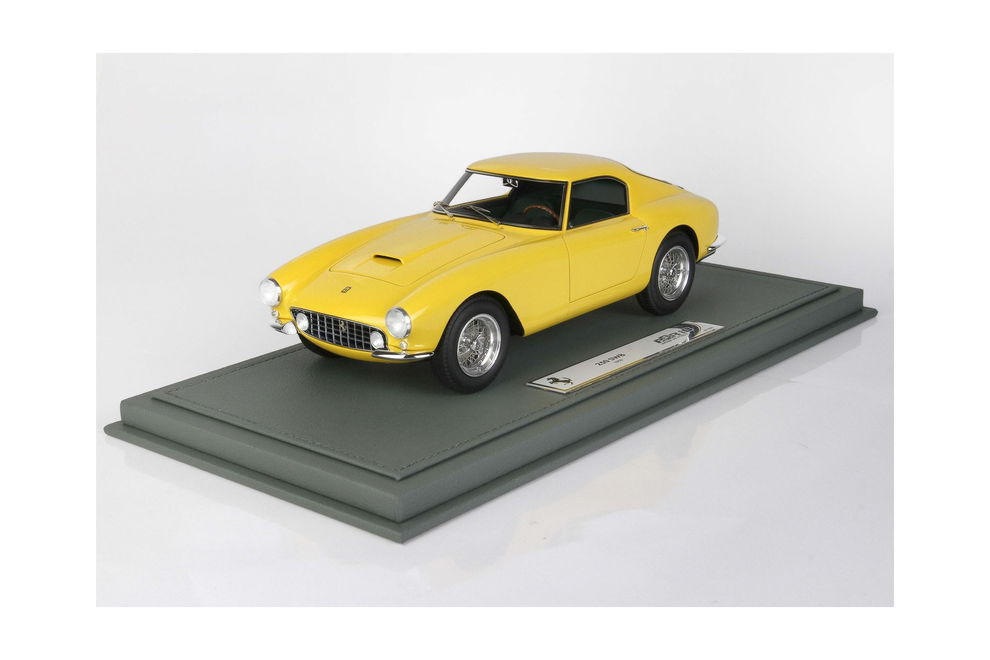 FERRARI 250 GT BERLINETTA PASSO CORTO YELLOW MODENA / ФЕРРАРИ 250 ГТ БЕРЛИНЕТТА ПАССО КОРТО 1:18 ЖЕЛТЫЙ