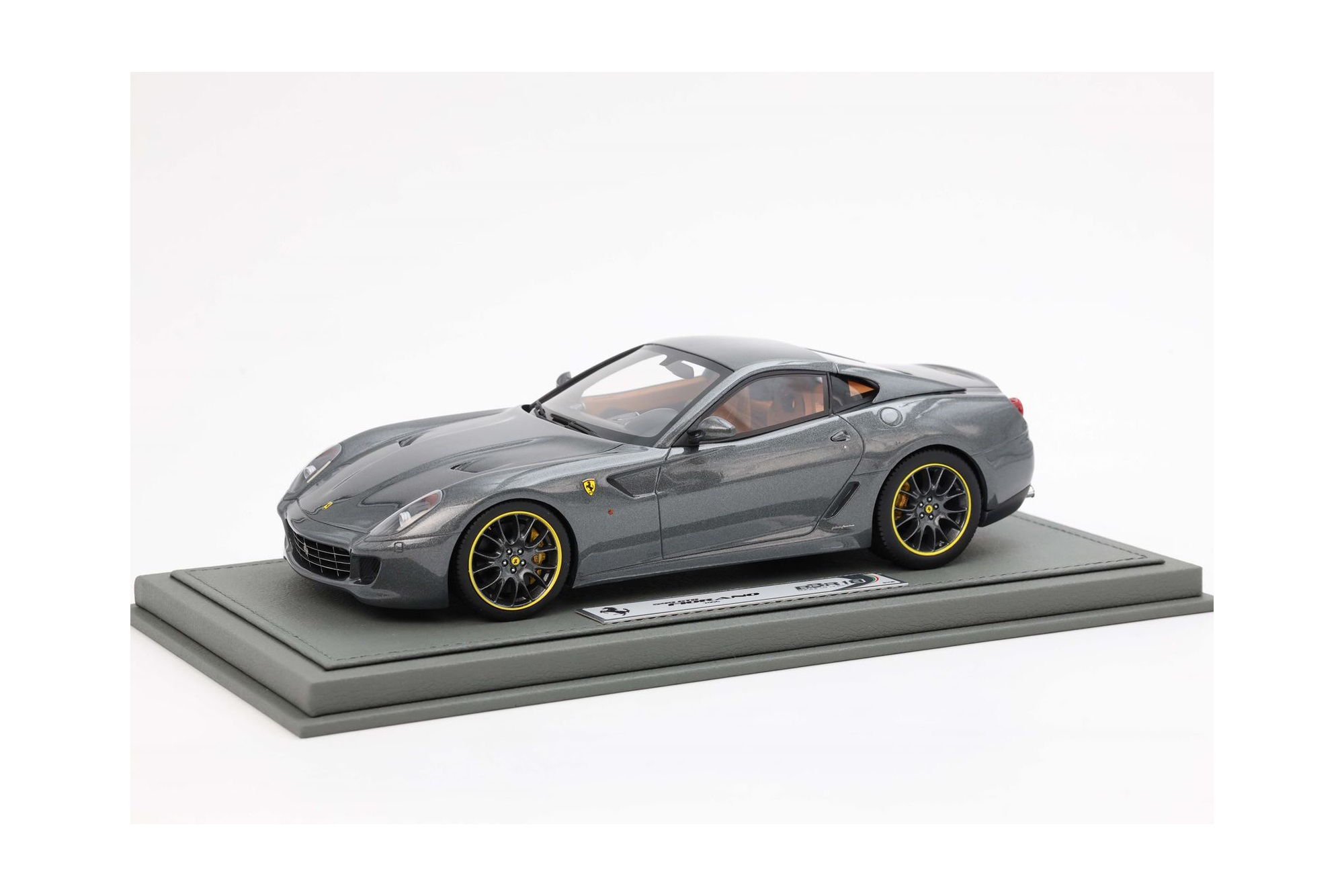FERRARI 599 GTB FIORANO 2006 AUTOMATIC GEAR - MADE IN ITALY SILVERSTONE GREY CUOIO COLOR INTERIOR / ФЕРРАРИ 599 ГТБ 2006 АВТОМАТ 1:18 СЕРЫЙ