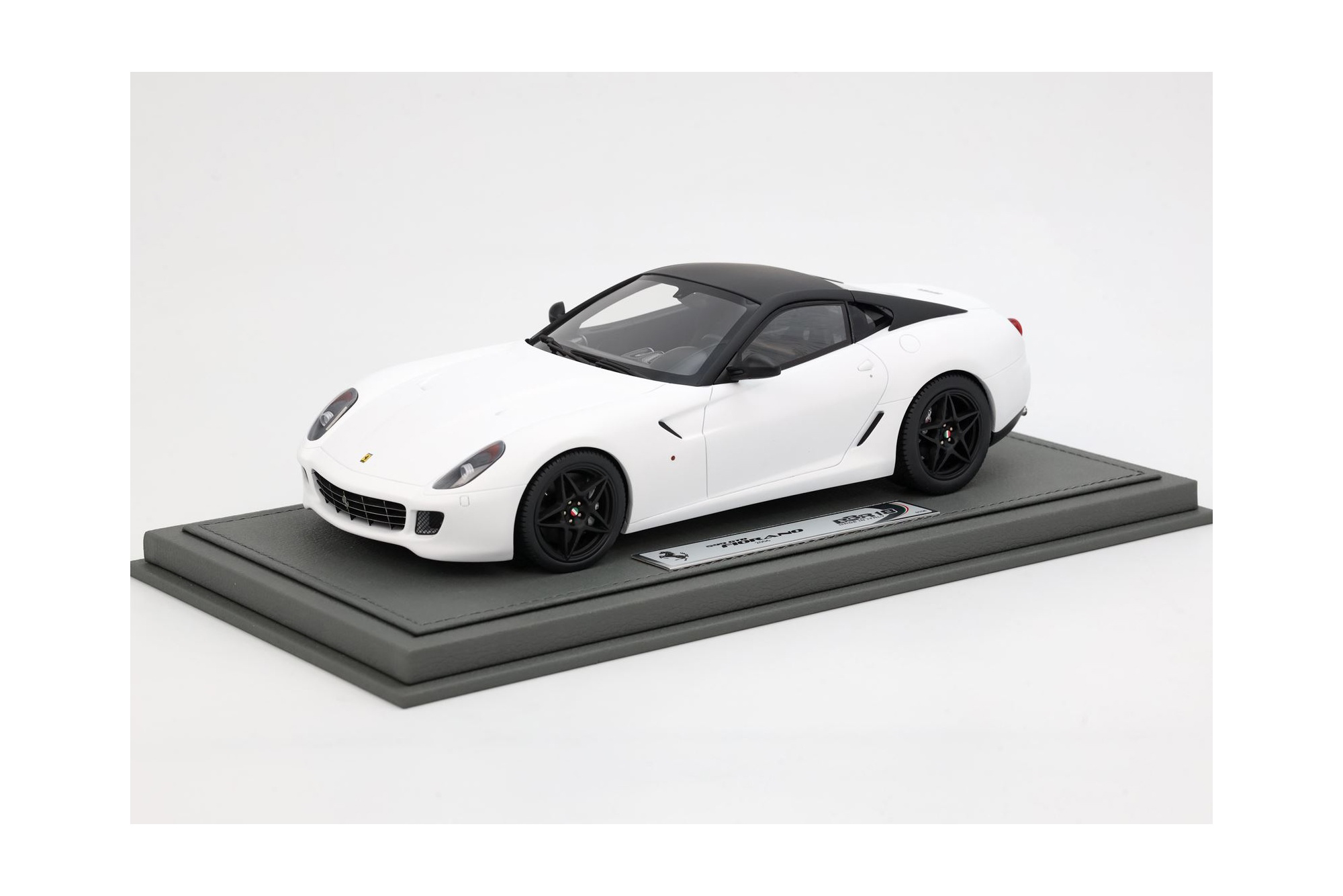 FERRARI 599 GTB FIORANO 2006 AUTOMATIC GEAR - MADE IN ITALY MATT WHITE / ФЕРРАРИ 599 ГТБ 2006 АВТОМАТ 1:18 БЕЛЫЙ