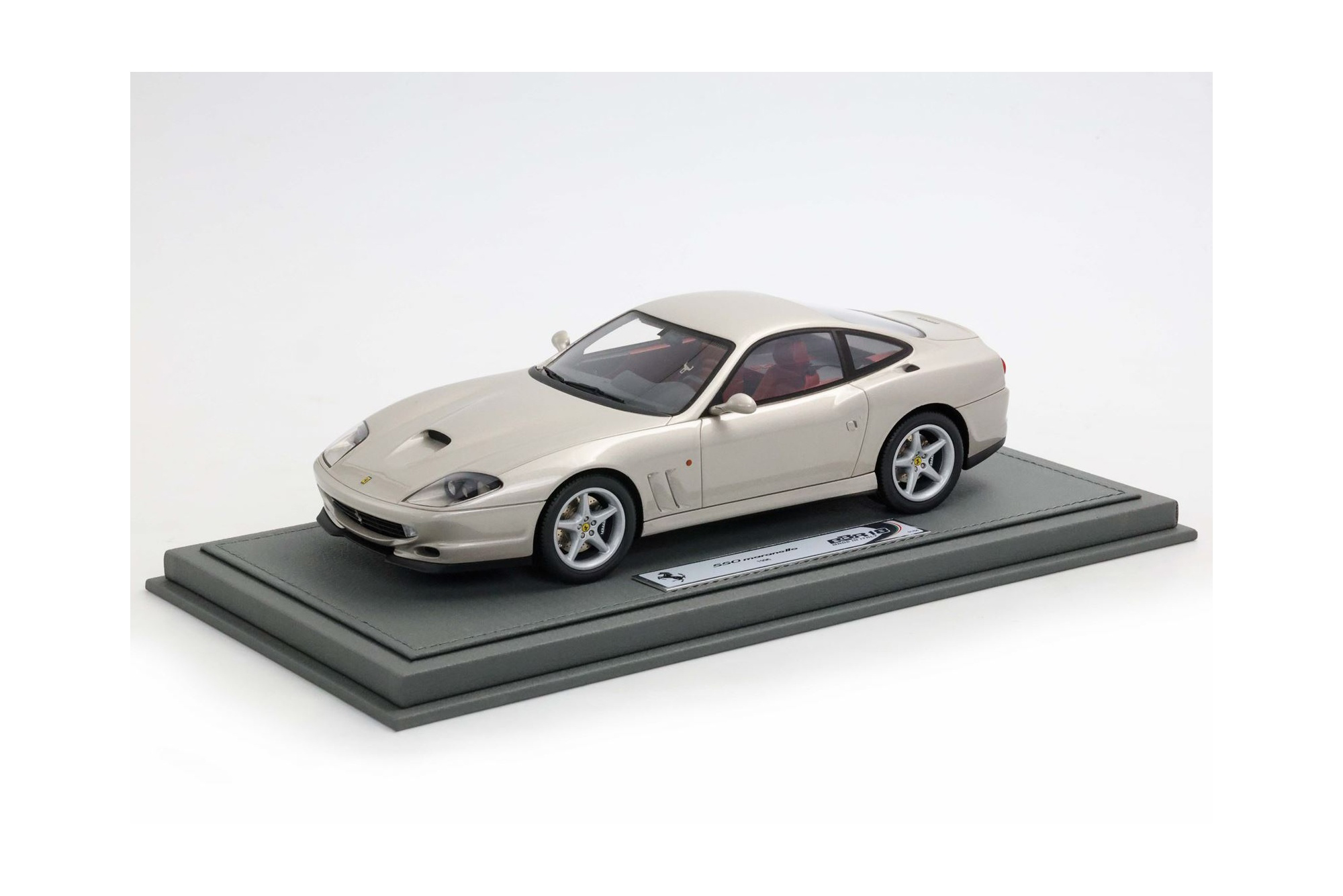 FERRARI 550 MARANELLO 1996 - MADE IN ITALY GRIGIO INGRID - BORDEAUX / ФЕРРАРИ 550 МАРАНЕЛЛО 1996 1:18 БОРДОВЫЙ