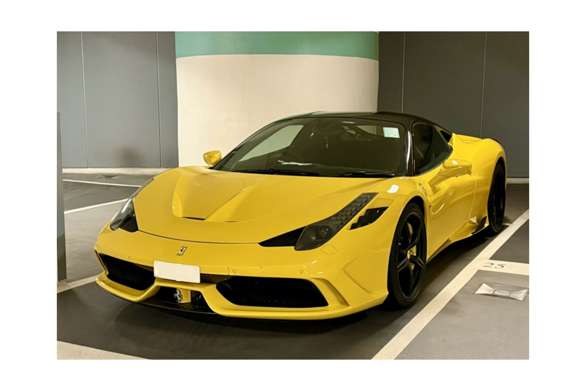 FERRARI 458 SPECIALE GIALLO MODENA WITH BLACK ROOF / ФЕРРАРИ 458 СПЕКИАЛЕ РООФ 1:43 ЖЕЛТЫЙ