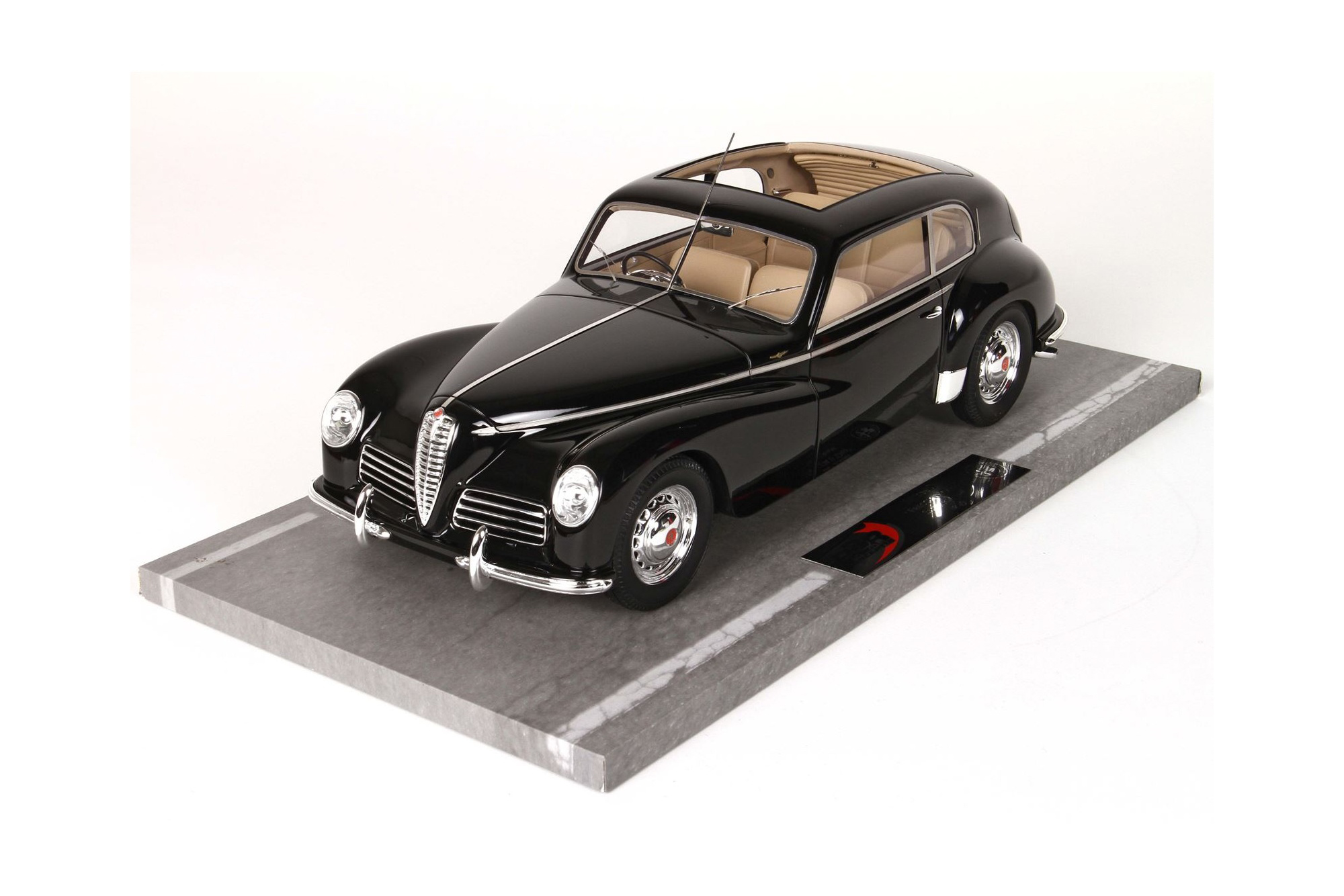 ALFA ROMEO FRECCIA D ORO GLOSS BLACK / АЛЬФА РОМЕО ФРЕЧЧА Д ГЛОСС 1:18 ЧЕРНЫЙ
