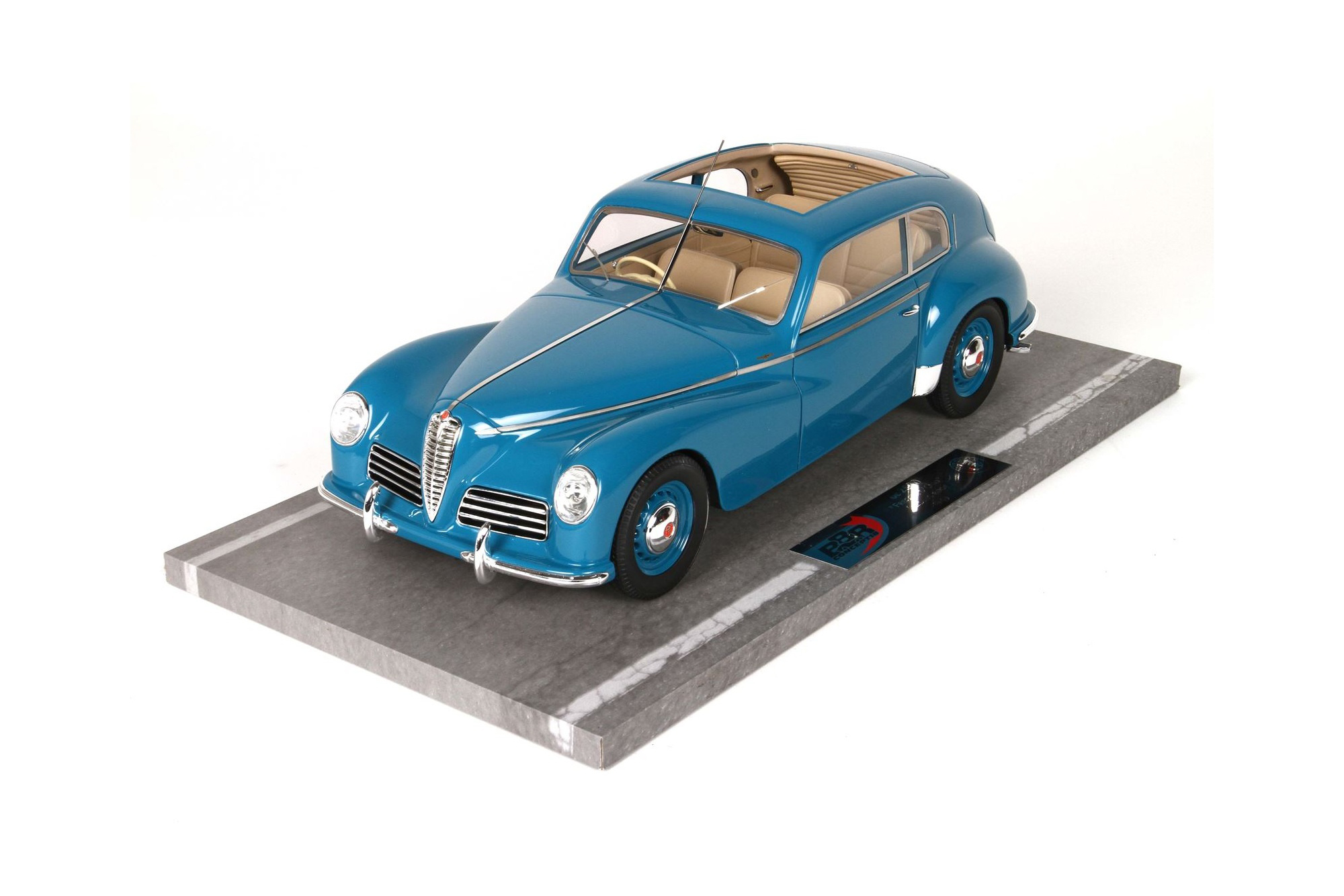 ALFA ROMEO FRECCIA D ORO / АЛЬФА РОМЕО ФРЕЧЧА Д 1:18 ЗОЛОТОЙ