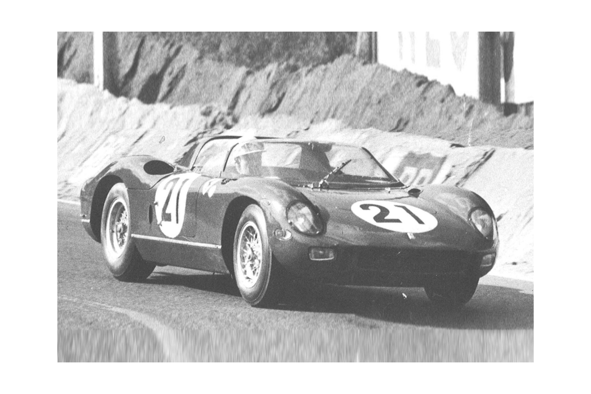 FERRARI 275 P-64 N° 21 24 H LE MANS 1964 - DRIVERS PARKES – SCARFIOTTI / ФЕРРАРИ 275 П-64 №° 21 24 Х ЛЕ-МАН 1964 1:18