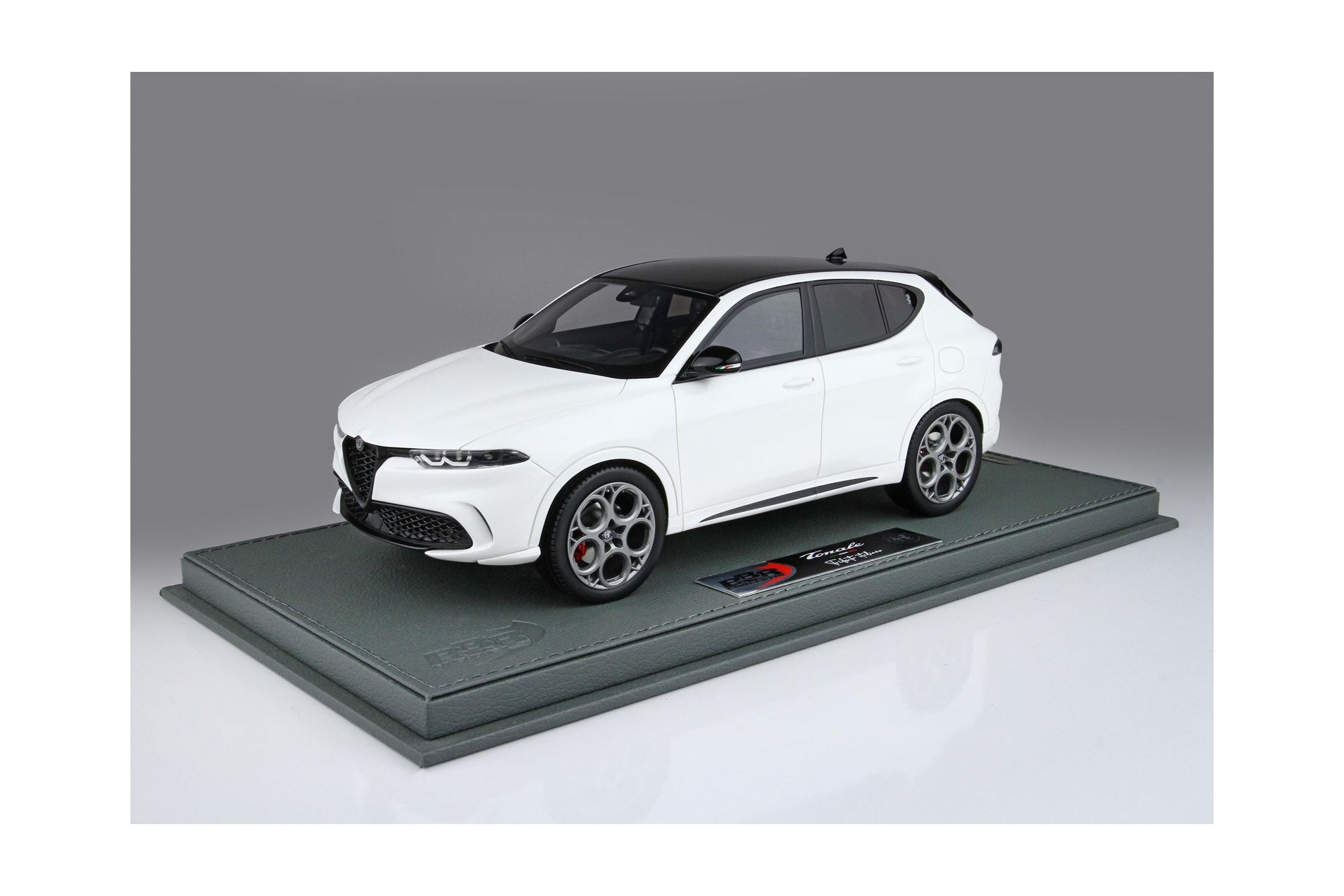 ALFA ROMEO TONALE TRIBUTO PLUG-IN HYBRID WHITE ALFA / АЛЬФА РОМЕО ТОНАЛЕ ТРИБУТО ПЛУГ-ИН ХИБРИД АЛФА 1:18 БЕЛЫЙ