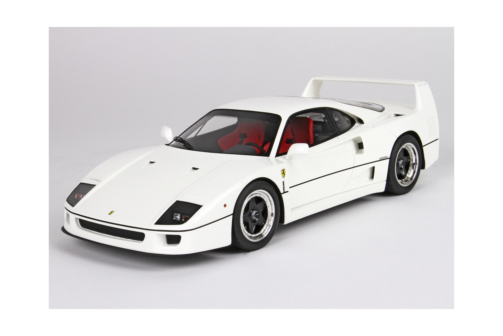 FERRARI F40 1987 AVUS WHITE - SEAT RED / ФЕРРАРИ Ф40 1987 АВУС 1:43 КРАСНЫЙ