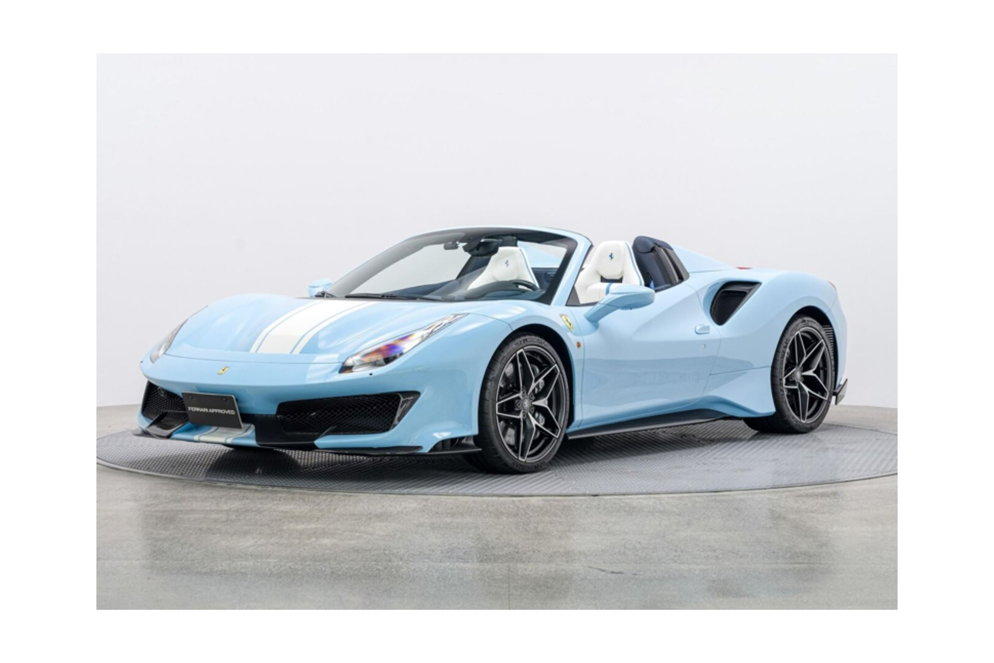 FERRARI 488 PISTA SPIDER AZZURRO LA PLATA WITH WHITE STRIPE / ФЕРРАРИ 488 ПИСТА СПАЙДЕР ЛА ПЛАТА ПОЛОСА 1:43 БЕЛЫЙ