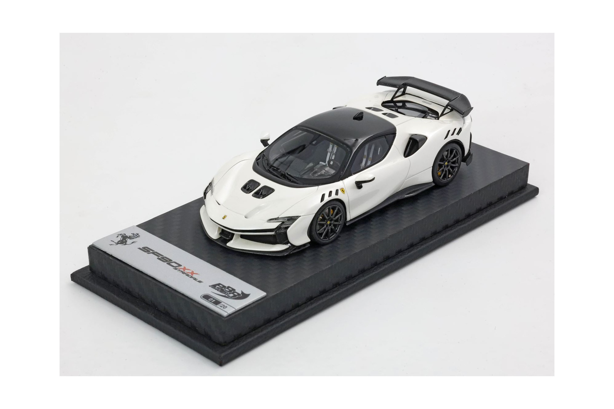 FERRARI SF90 XX STRADALE FUJI WHITE GLOSS AND BLACK ROOF / ФЕРРАРИ СФ90 КСКС СТРАДАЛЕ ФУДЖИ ГЛОСС РООФ 1:43 БЕЛЫЙ