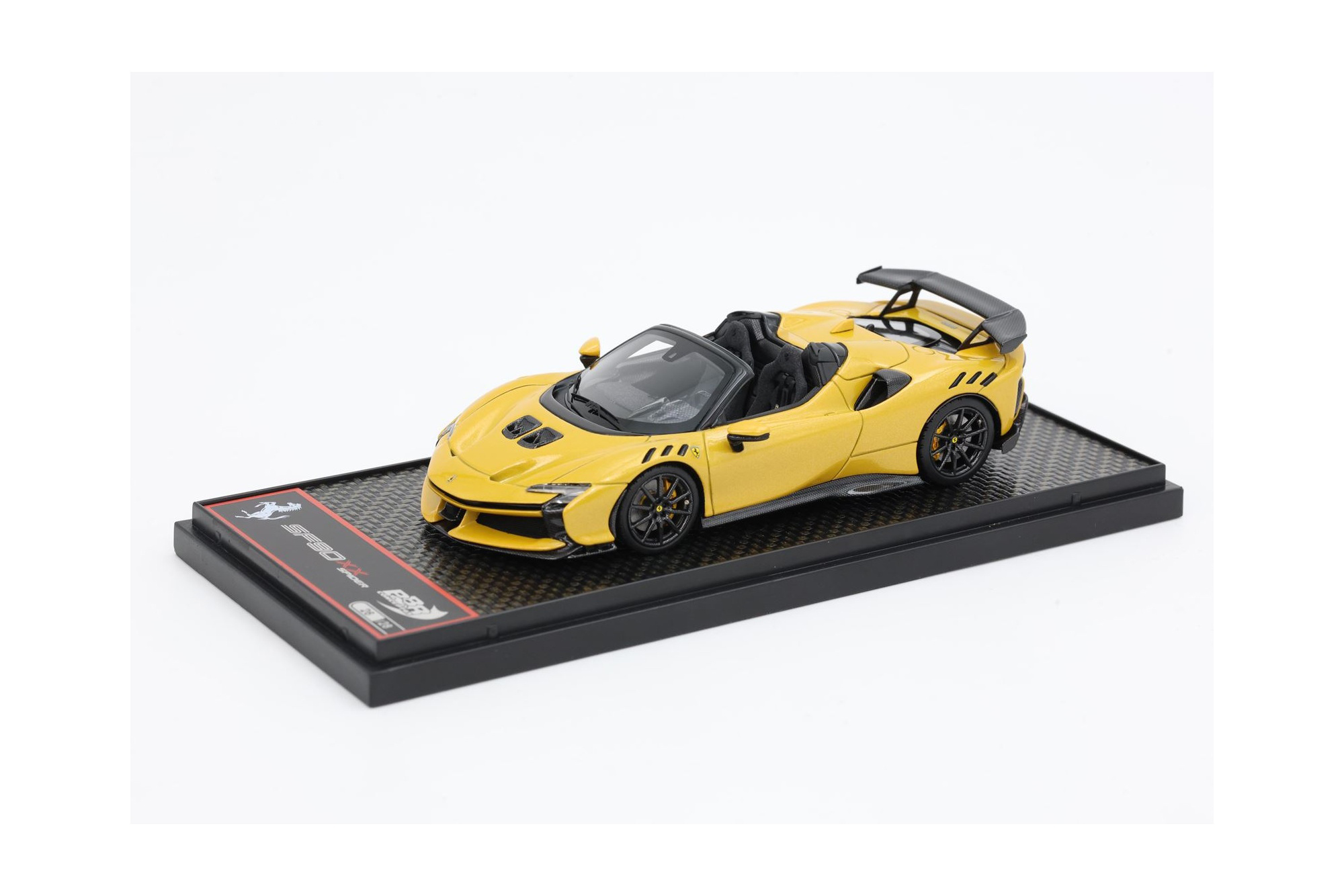 FERRARI SF90 XX SPIDER CARBON WHEELS YELLOW MONTECARLO / ФЕРРАРИ СФ90 КСКС СПАЙДЕР КАРБОН КОЛЕСА МОНТЕКАРЛО 1:43 ЖЕЛТЫЙ
