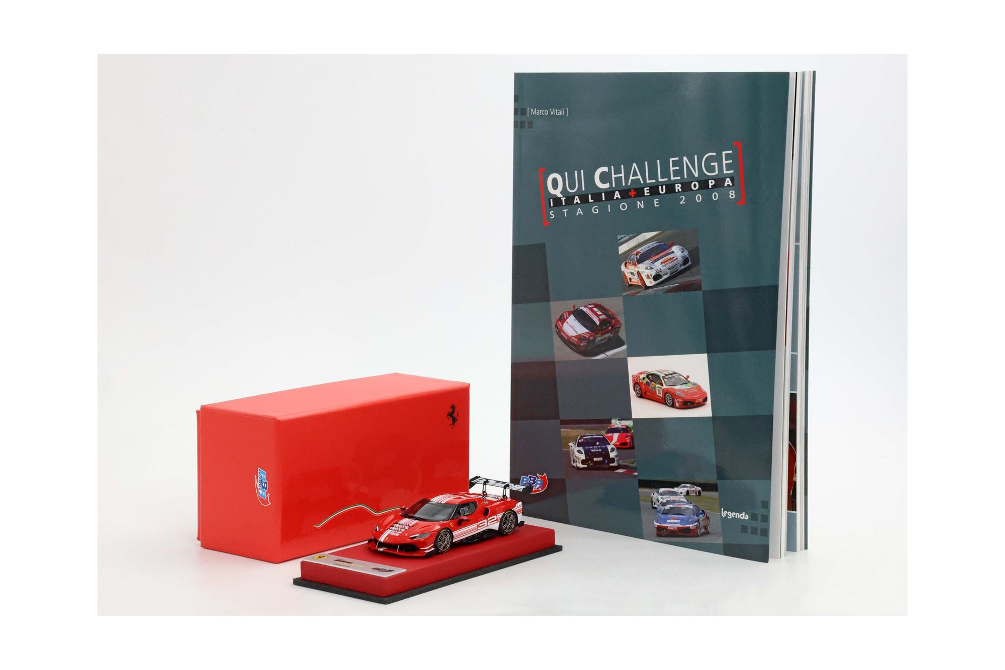 FERRARI 296 CHALLENGE 2023 SPECIAL PACK WITH PHOTO BOOK FERRARI CHALLENGE 2008 / ФЕРРАРИ 296 КХАЛЛЕНГЕ 2023 ПХОТО БООК ФЕРРАРИ КХАЛЛЕНГЕ 2008 1:43