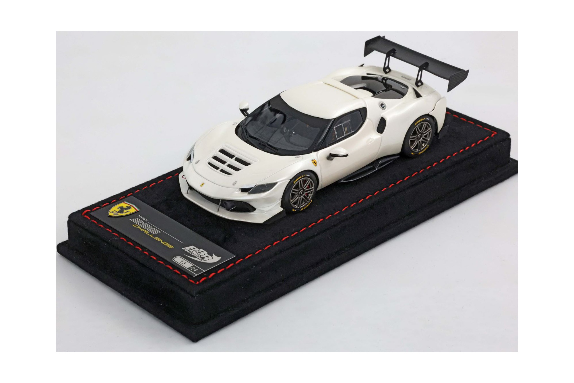 FERRARI 296 CHALLENGE 2023 FUJI WHITE ALCANTARA BASE / ФЕРРАРИ 296 КХАЛЛЕНГЕ 2023 ФУДЖИ АЛКАНТАРА БАЗА 1:43 БЕЛЫЙ