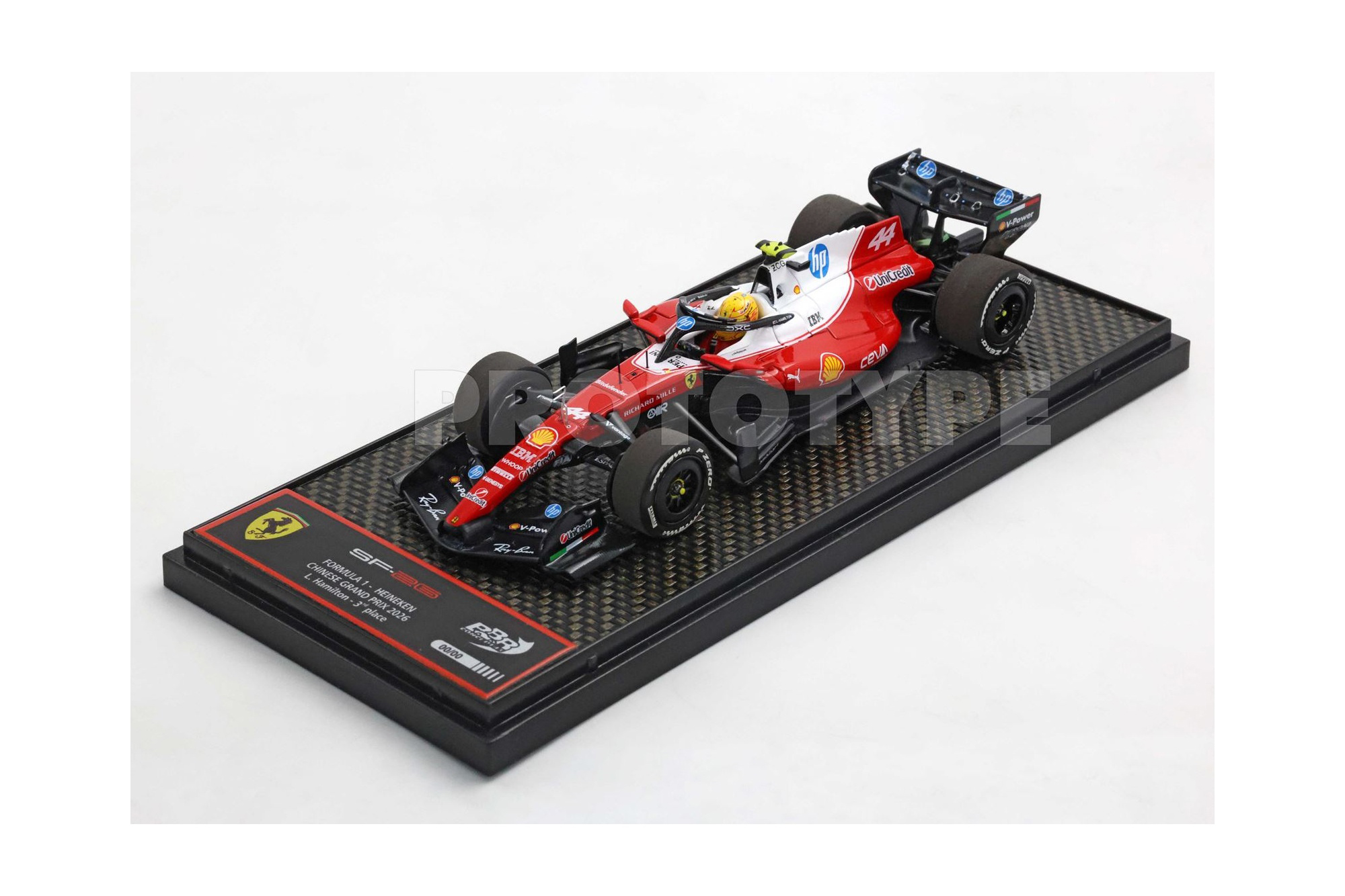 FERRARI SF26 F1 CHINESE GRAND PRIX - DRIVER INCLUDED - METAL DIECAST HAMILTON - THIRD POSITION / ФЕРРАРИ СФ26 Ф1 КХИНЕСЕ ГРАН-ПРИ 1:43