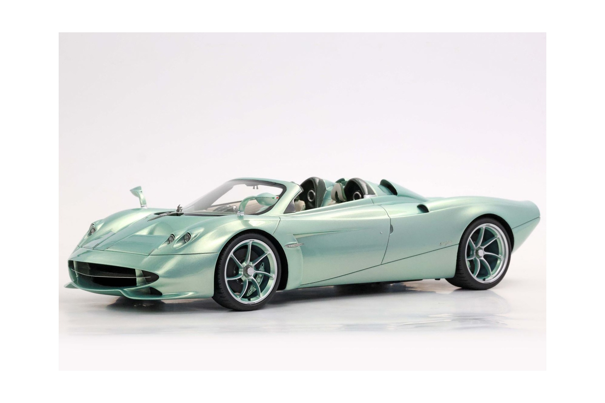 PAGANI HUAYRA CODALUNGA SPEEDSTER VERDE SPEEDSTER / ПАГАНИ ХУАЙРА КОДАЛУНГА СПЕЕДСТЕР СПЕЕДСТЕР 1:43 ЗЕЛЕНЫЙ