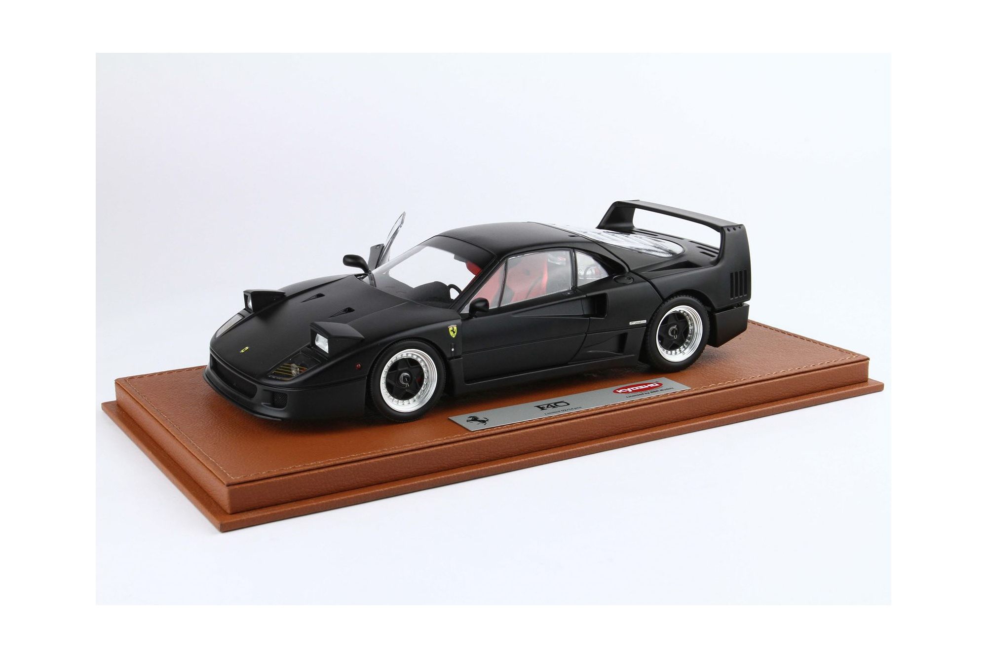 FERRARI F40 MATT BLACK SNOW TIRES AND RED SEATS BBR-KYOSHO / ФЕРРАРИ Ф40 МАТТ СНОВ ТИРЕС СЕАТС ББР-КИОСХО 1:18 КРАСНЫЙ