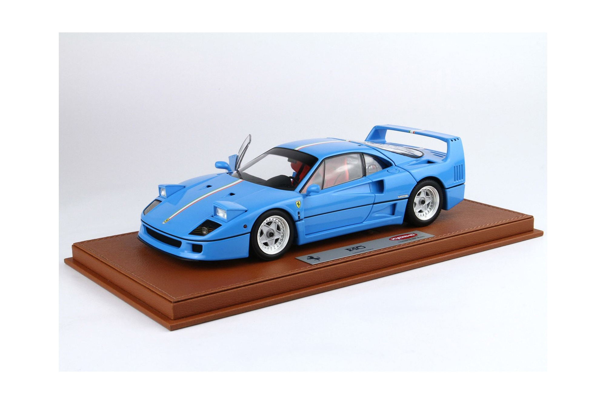 FERRARI F40 LIGHT BLUE WITH ITALIAN FLAG STRIPE AND SILVER RIMS BBR-KYOSHO / ФЕРРАРИ Ф40 ЛИГХТ ИТАЛИАН ФЛАГ ПОЛОСА ДИСКИ ББР-КИОСХО 1:18 ГОЛУБОЙ