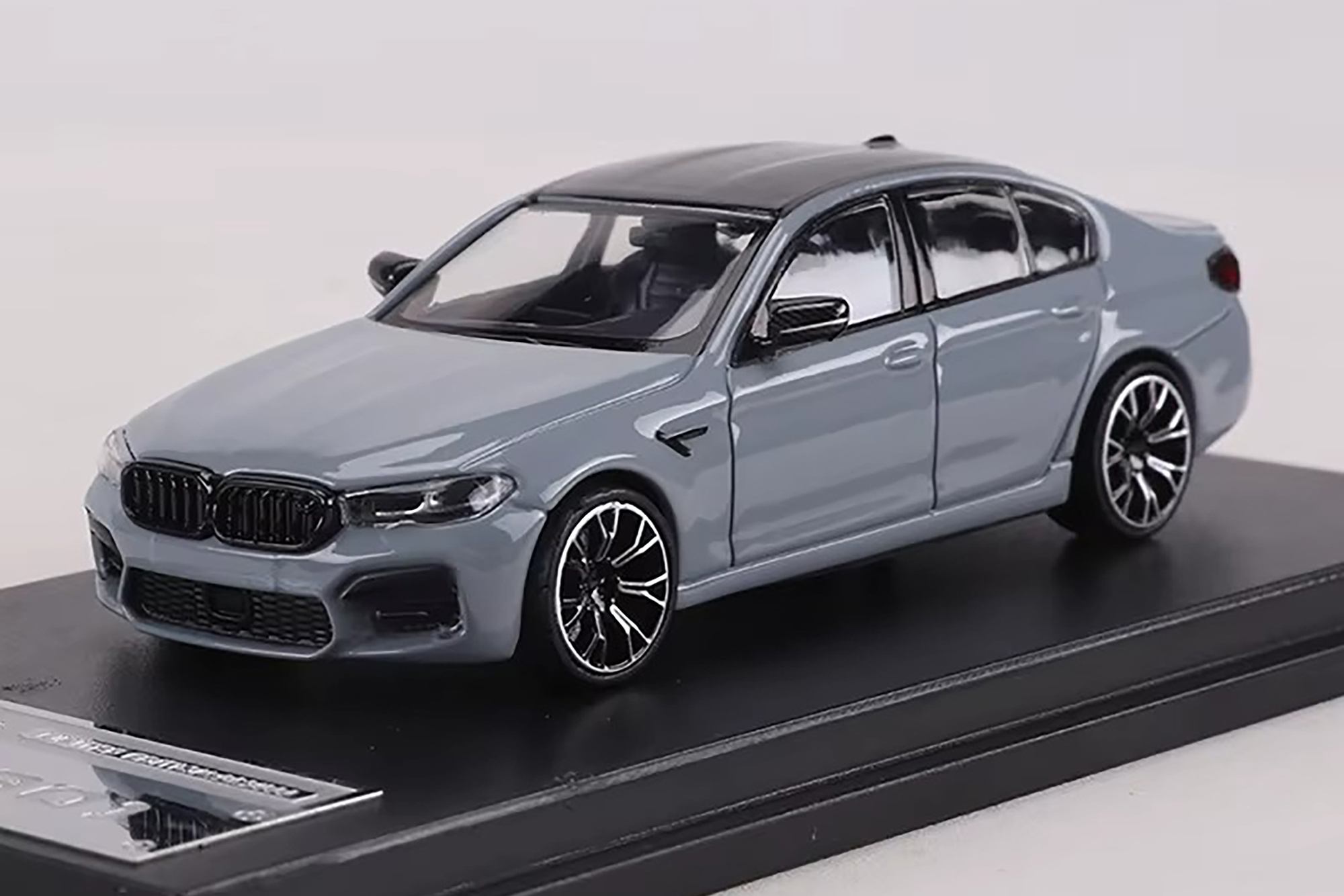 BMW F90 M5 2025 LIGHT GREY / БМВ F90 M5 2025 СВЕТЛО-СЕРЫЙ (ДЛИНА МОДЕЛИ 7-10 СМ) / 0