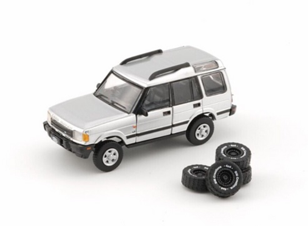 LAND ROVER DISCOVERY 1 1998 SILVER (ПРАВОРУЛЬНЫЙ) С НАБОРОМ КОЛЕС (ДЛИНА МОДЕЛИ 6-10 СМ)