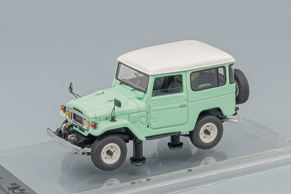 TOYOTA LAND CRUISER 40 SERIES, LIGHT GREEN / WHITE ROOF