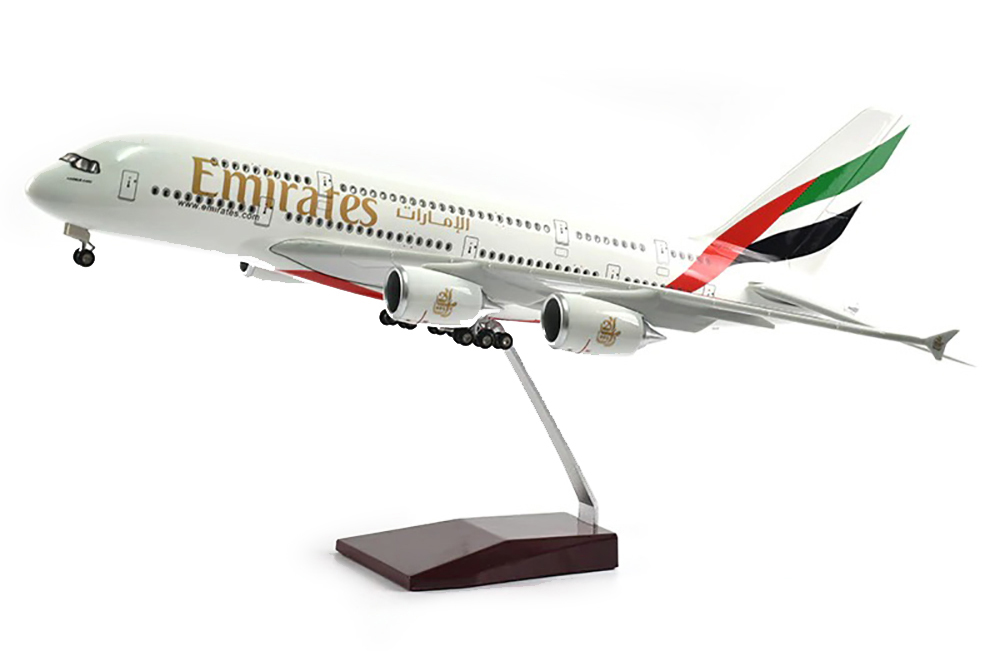 AIRBUS A380 EMIRATES /МОДЕЛЬ САМОЛЕТА ЭЙРБАС АЭРОБУС А380 EMIRATES С ОСВЕЩЕНИЕМ САЛОНА НА ШАССИ (ДЛИНА 46 СМ)