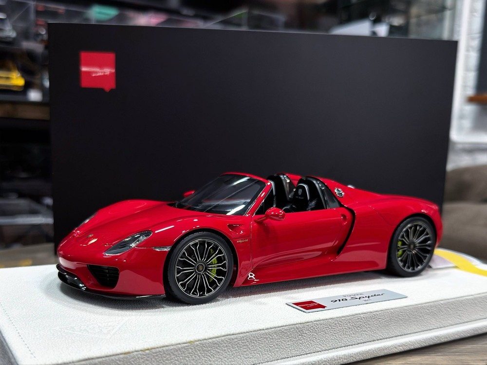 PORSCHE 918 SPYDER 2011 1:18 RED / ПОРШЕ 918 СПАЙДЕР КРАСНЫЙ
