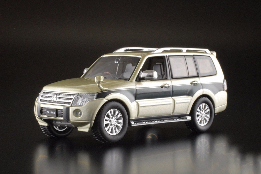 MITSUBISHI PAJERO 4WD 2010 ТЕМНО-ЗЕЛЕНЫЙ СО СВЕТЛО-ЗЕЛЕНЫМ МЕТАЛЛИК