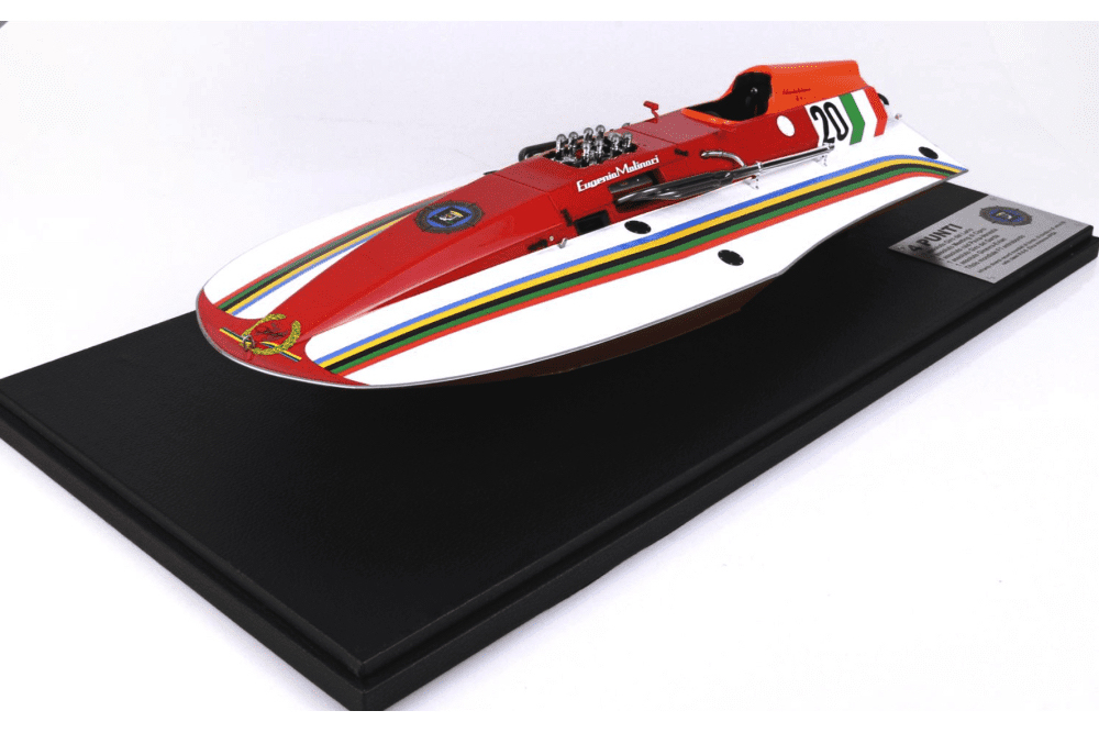 FERRARI MOLINARI 4 PUNTI MOTORBOAT 1950 ON BLACK LEATHER BASE LIMITED 300 / ЛОДКА ФЕРРАРИ С БОКСОМ