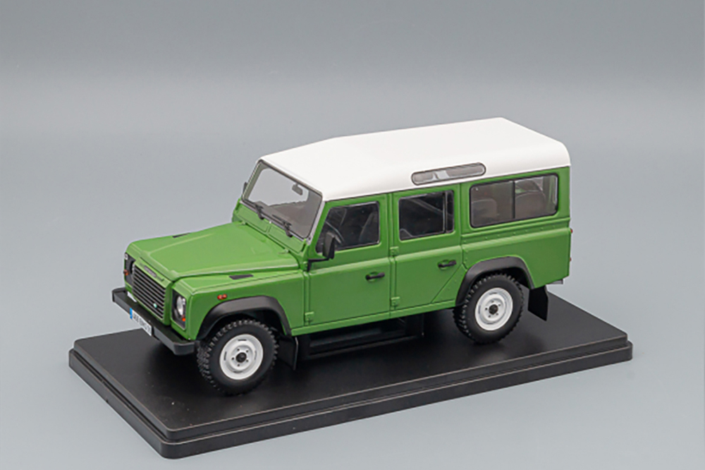 LAND ROVER DEFENDER 110 (2005), GREEN