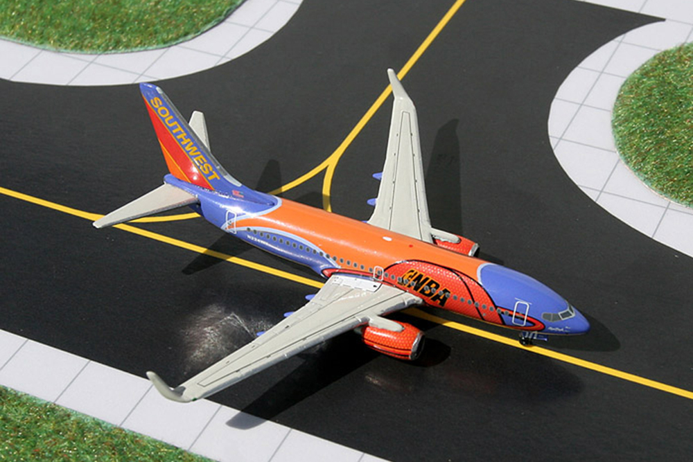 BOEING B 737-7H4WL SOUTHWEST AIRLINES N224WN "NBA - SLAM DUNK ONE" (ДЛИНА 8,40 СМ)