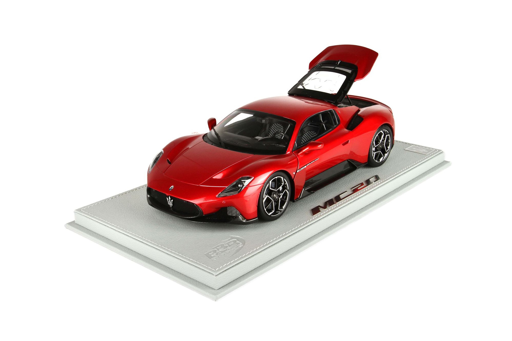MASERATI MC20 DIECAST FULL OPEN METALLIC RED VINCENTE - SHOWCASE INCLUDED / МАЗЕРАТИ МС20 МЕТАЛЛИК ВИНКЕНТЕ 1:18 КРАСНЫЙ
