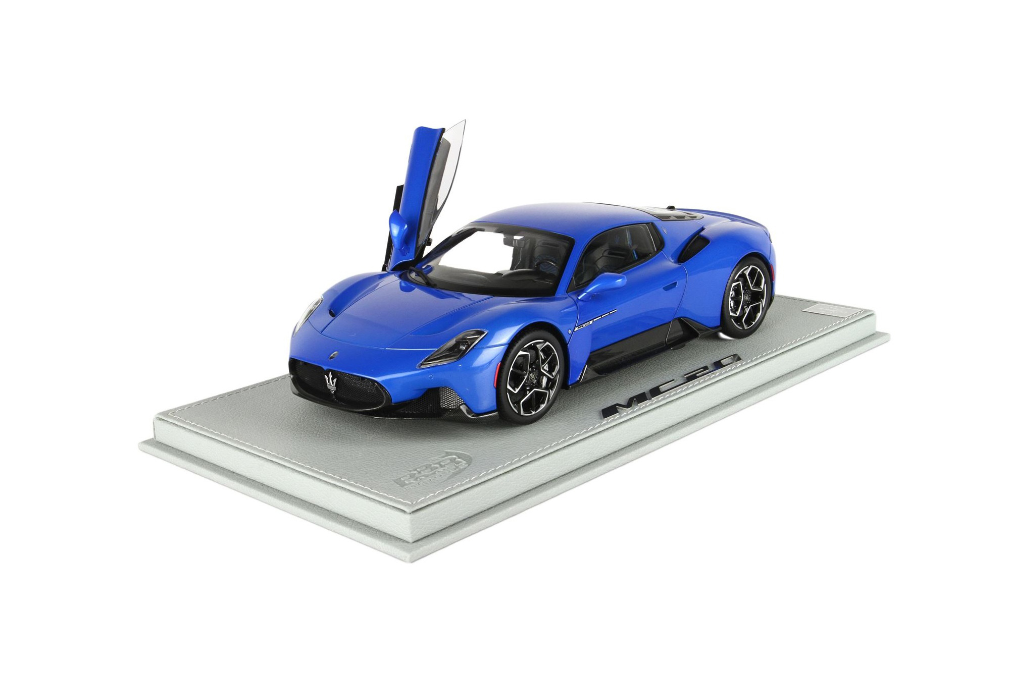 MASERATI MC20 DIECAST FULL OPEN BLU INFINITO - SHOWCASE INCLUDED IN THE PRICE / МАЗЕРАТИ МС20 ИНФИНИТО 1:18 СИНИЙ