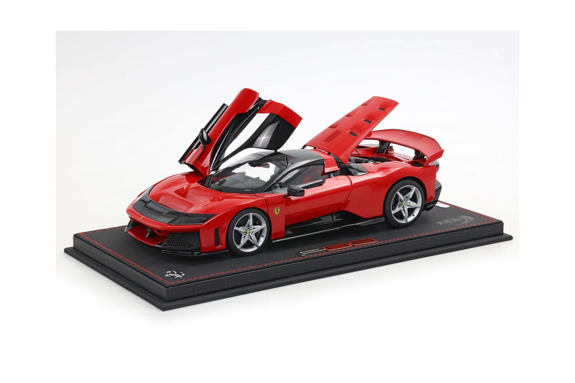 FERRARI F80 METAL DIECAST FULL OPEN ROSSO CORSA - LUXURY PACK - BASE AND CASE INCLUDED / ФЕРРАРИ Ф80 МЕТАЛ 1:18 КРАСНЫЙ
