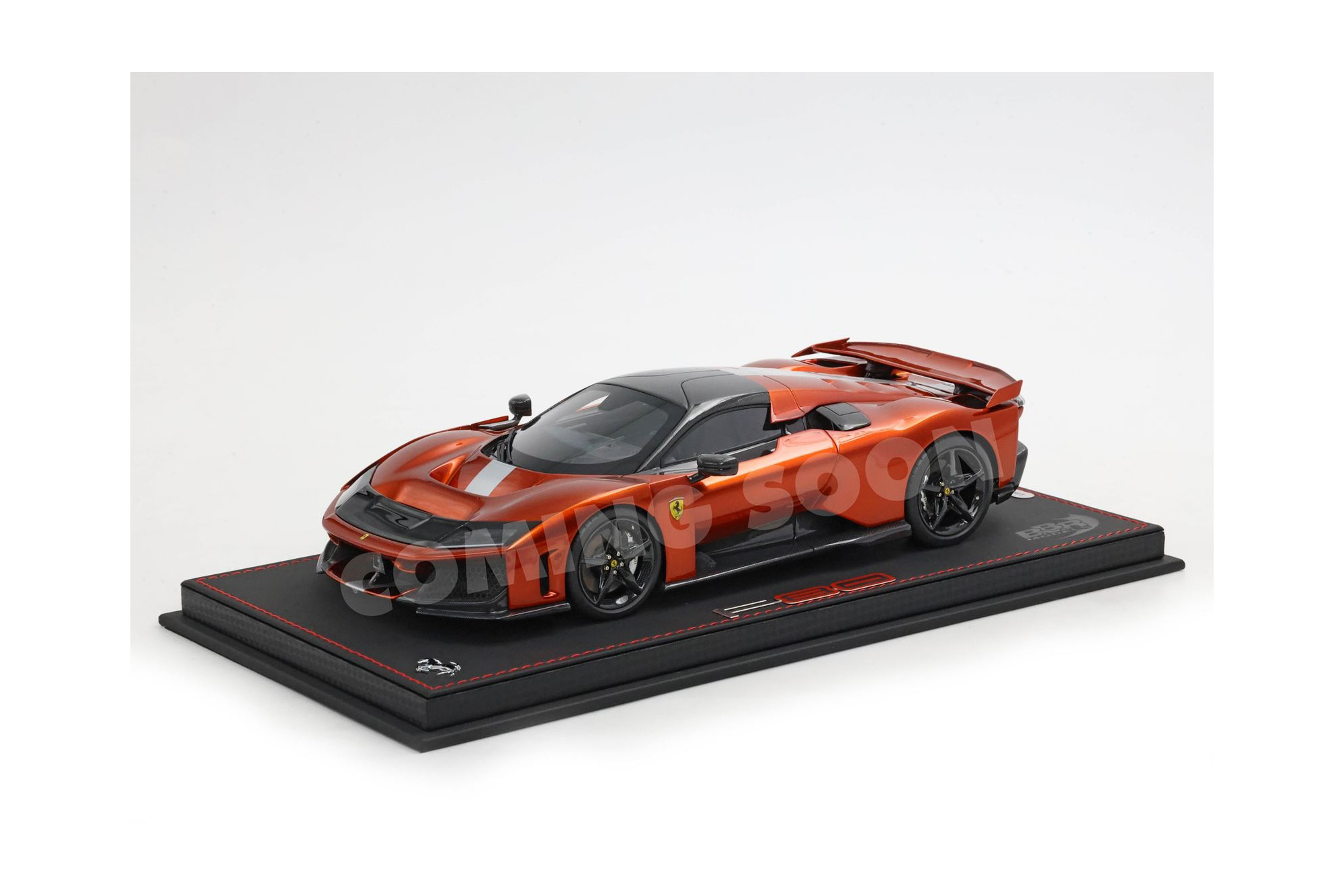 FERRARI F80 METAL DIECAST FULL OPEN RAME MICA WITH CARBON WHEELS - LUXURY PACK - BASE AND CASE INCLUDED / ФЕРРАРИ Ф80 МЕТАЛ МИКА КАРБОН КОЛЕСА 1:18 ЧЕРНЫЙ