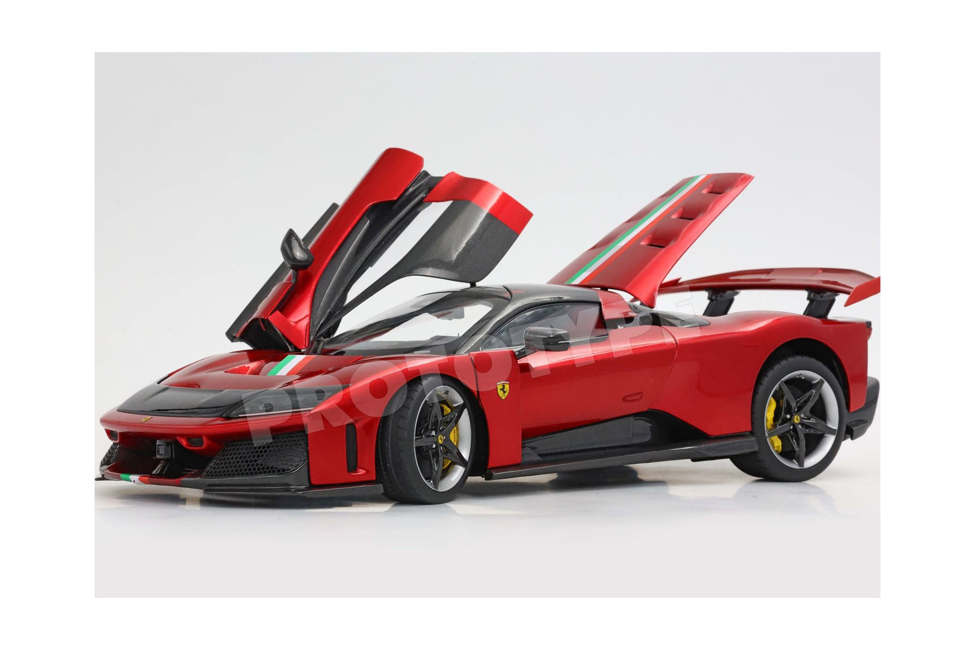 FERRARI F80 METAL DIECAST FULL OPEN ROSSO SUPERCAR AND ITALIAN STRIPE - POLYFOAM PACK / ФЕРРАРИ Ф80 МЕТАЛ СУПЕРКАР ИТАЛИАН ПОЛОСА 1:18 КРАСНЫЙ