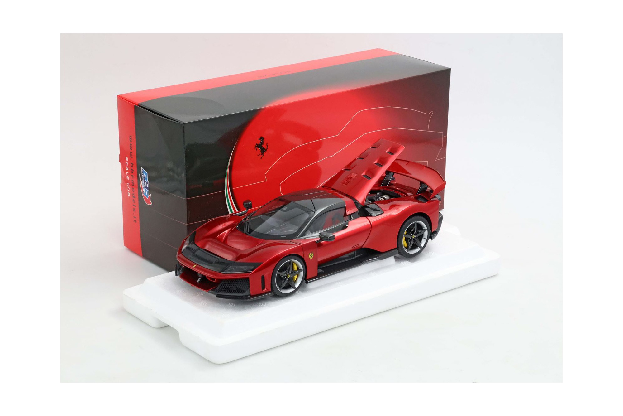 FERRARI F80 METAL DIECAST FULL OPEN ROSSO SUPERCAR - POLYFOAM PACK / ФЕРРАРИ Ф80 МЕТАЛ СУПЕРКАР 1:18 КРАСНЫЙ
