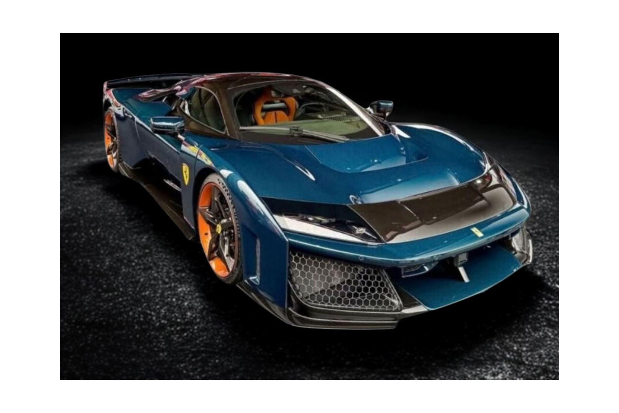 FERRARI F80 METAL DIECAST FULL OPEN FULL CARBON BLUE - LUXURY PACK - BASE AND CASE INCLUDED / ФЕРРАРИ Ф80 МЕТАЛ ФУЛЛ КАРБОН 1:18 СИНИЙ