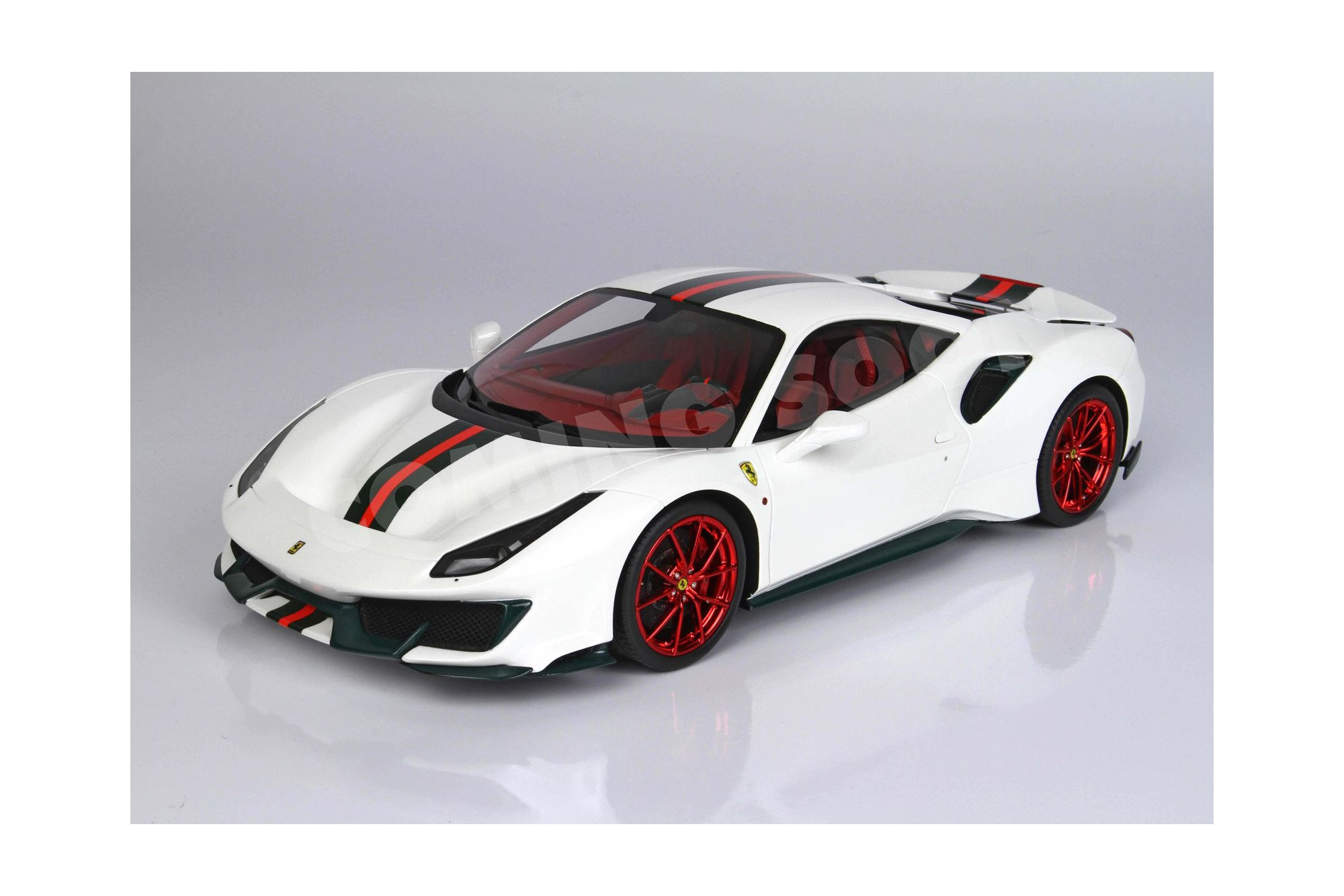 FERRARI 488 PISTA - METAL DIECAST - FULL OPEN BIANCO ITALIA METALLIZZATO WITH STRIPE GREEN/RED - POLYFOAM PACK / ФЕРРАРИ 488 ПИСТА 1:18 КРАСНЫЙ