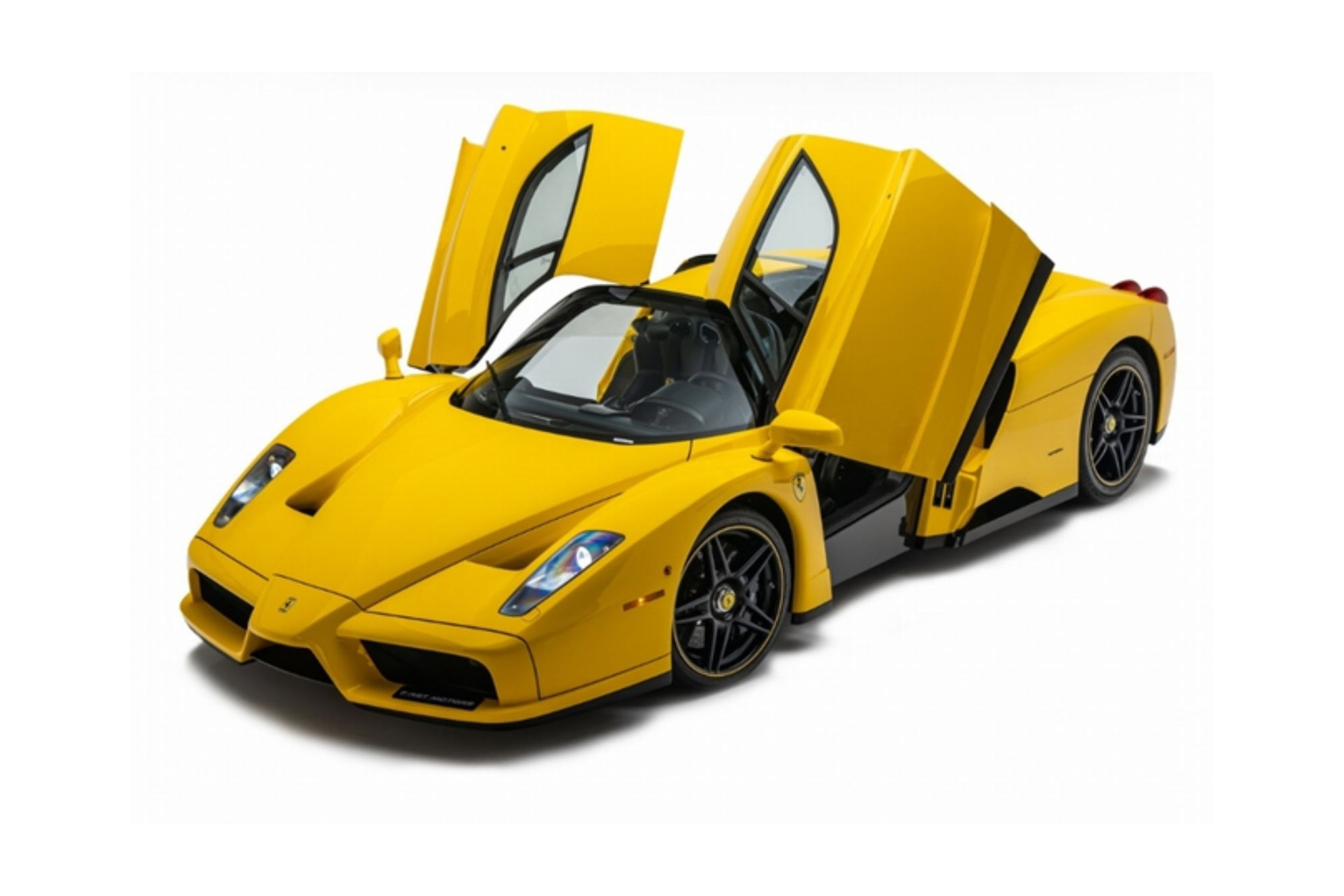 FERRARI ENZO OPEN DIECAST GIALLO MODENA - BLACK AND YELLOW WHEELS - POLIFOAM PACK / ФЕРРАРИ ЭНЦО ОПЕН 1:18 ЖЕЛТЫЙ