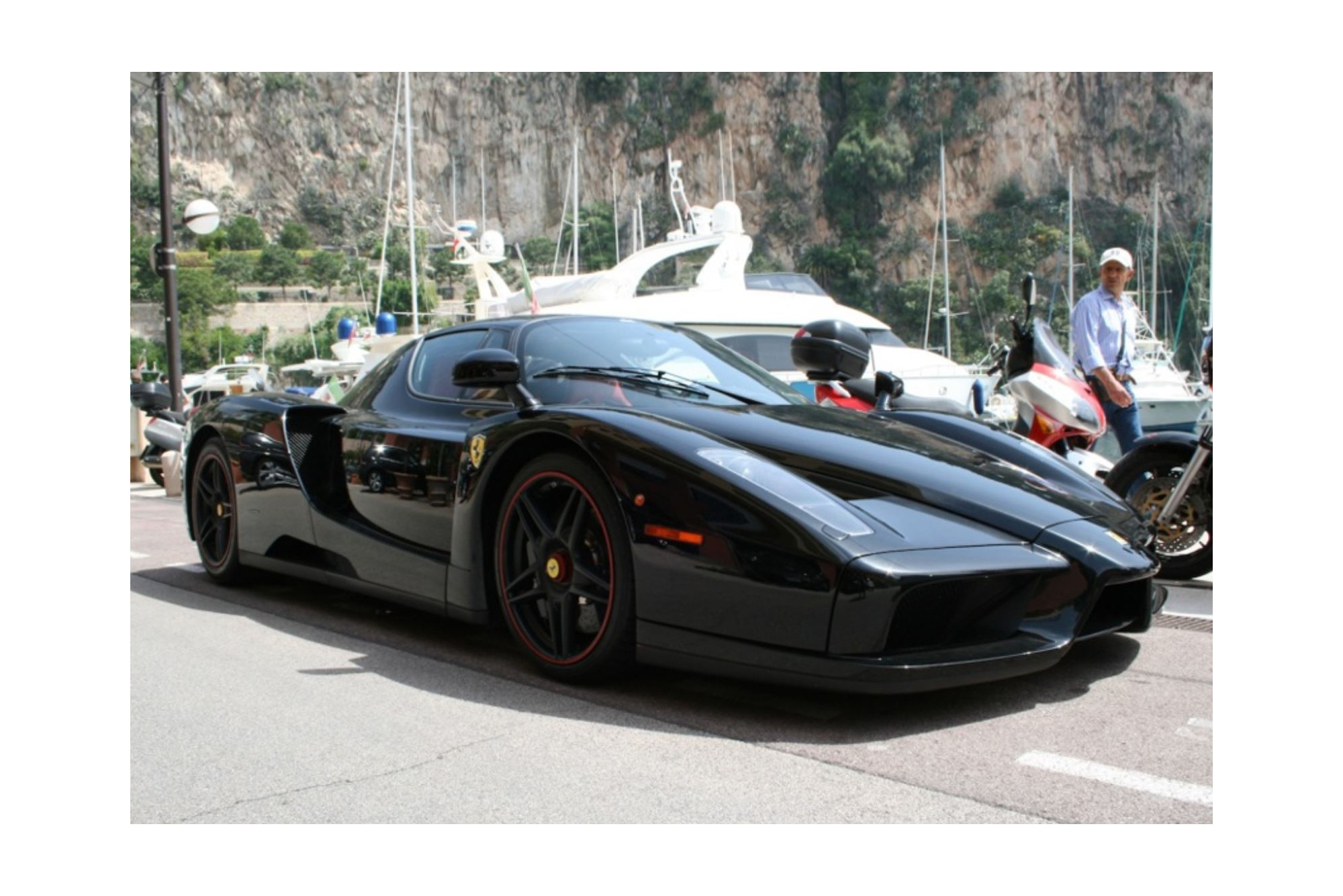 FERRARI ENZO OPEN DIECAST NERO DS - BLACK AND RED WHEELS - POLIFOAM PACK / ФЕРРАРИ ЭНЦО ОПЕН ДС 1:18 КРАСНЫЙ
